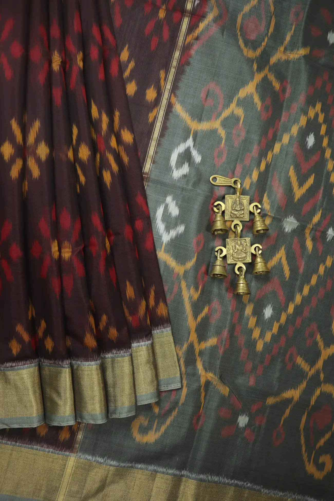 coffee-brown-flower-ikat-pochampally-silk-cotton-saree-sc003156-a