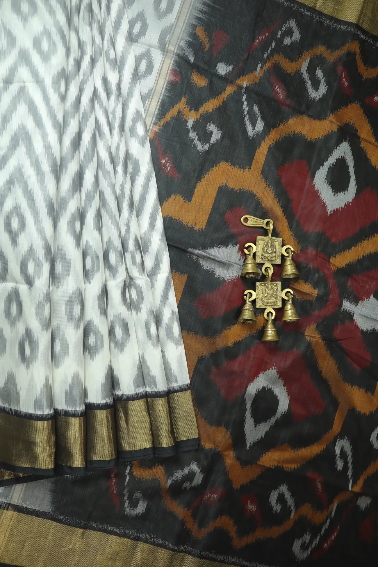 white-ikat-pochampally-silk-cotton-saree-sc003150-a