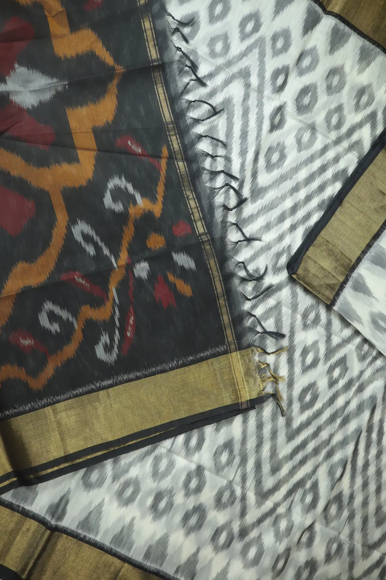 white-ikat-pochampally-silk-cotton-saree-sc003150-c