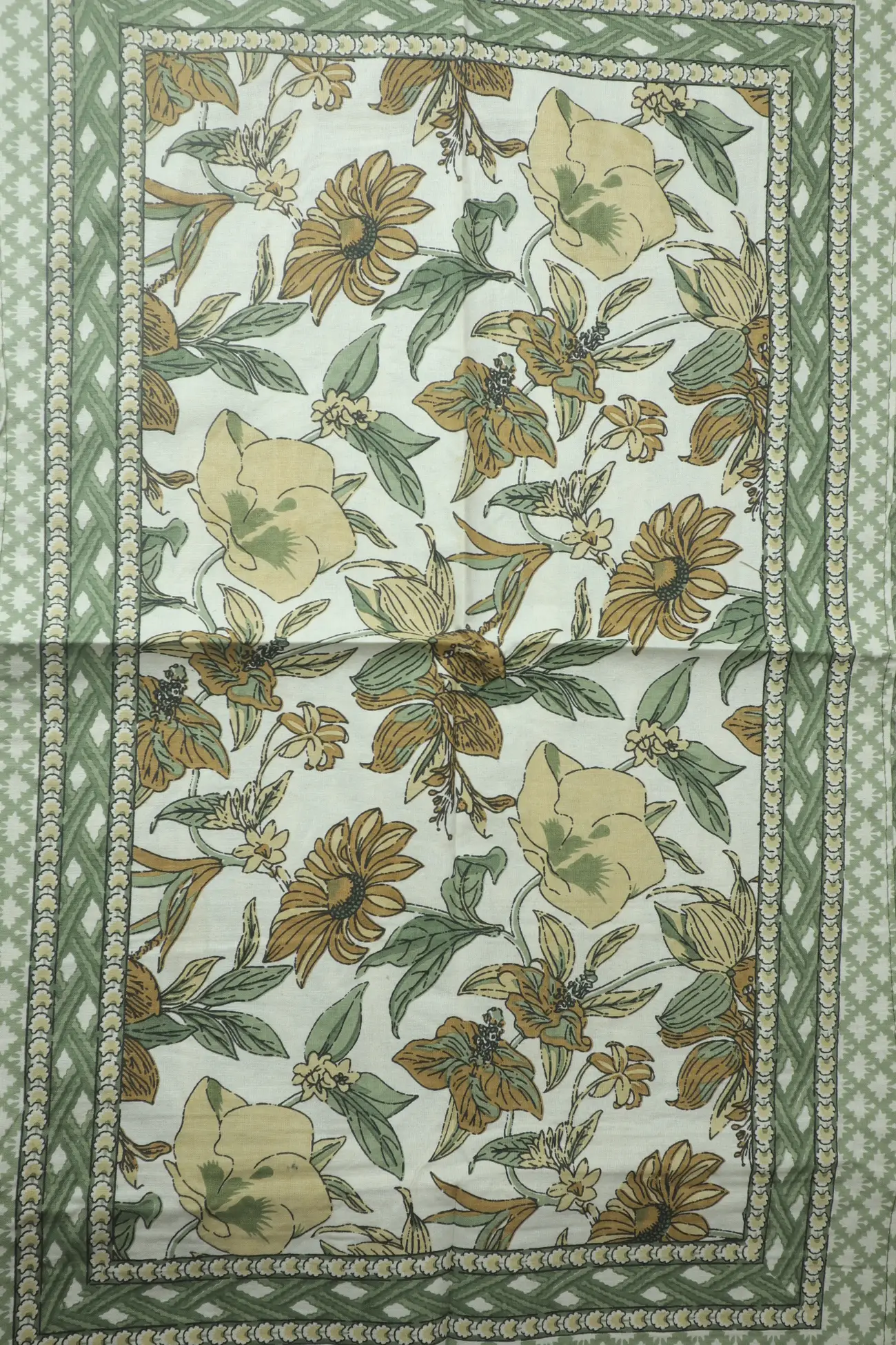 white-flower-bedspread-bss000003-b