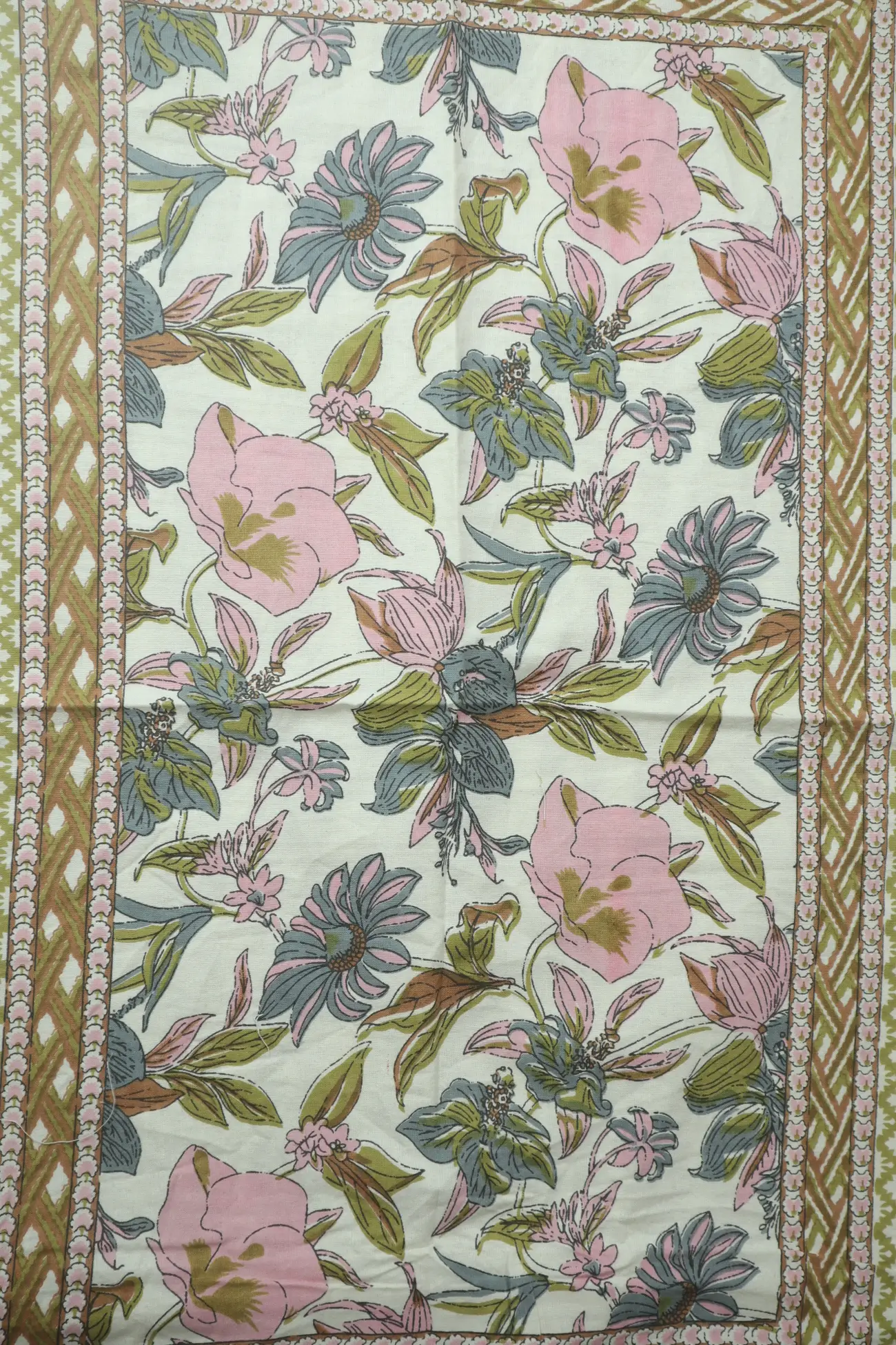 white-flower-bedspread-bss000006-b