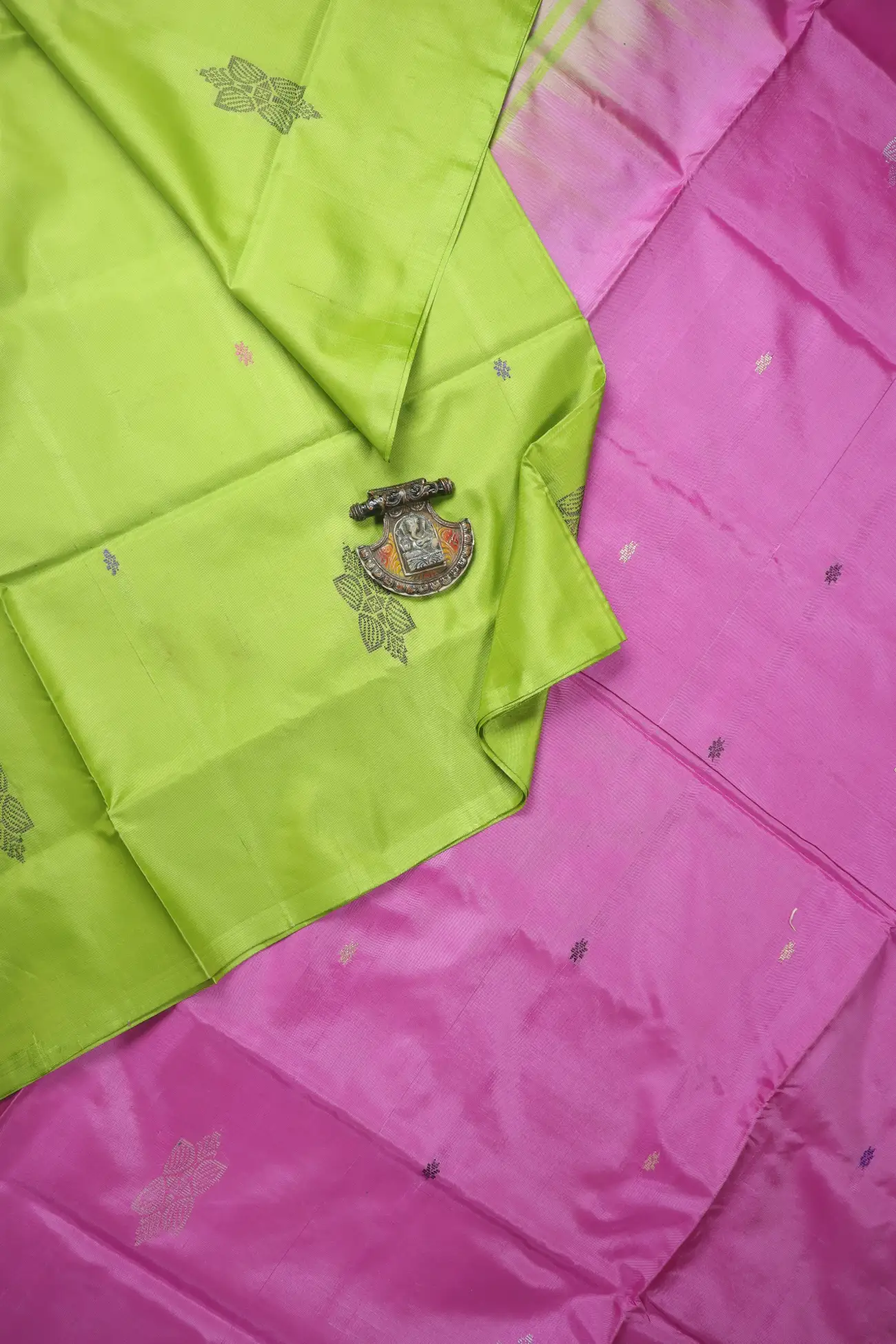 green-flower-banana-pith-silk-saree-bps000595-a