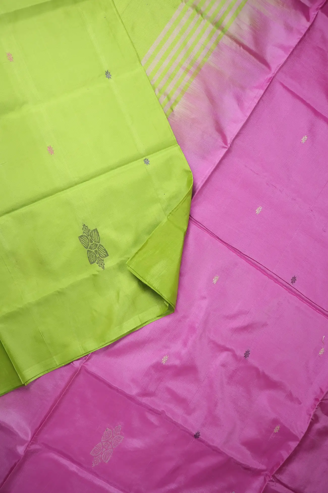 green-flower-banana-pith-silk-saree-bps000595-b