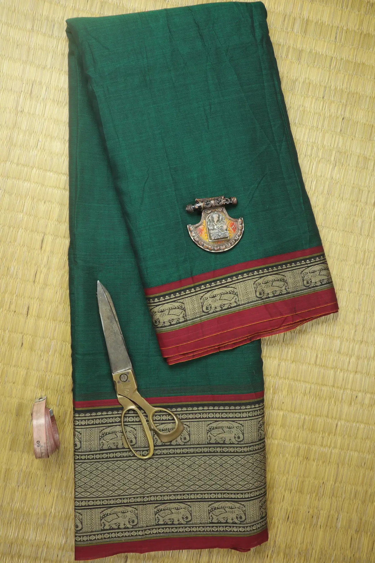dark-green-elephant-ruthratcham-narayanpet-fabric-soft-cotton-fabric-pk000222-a