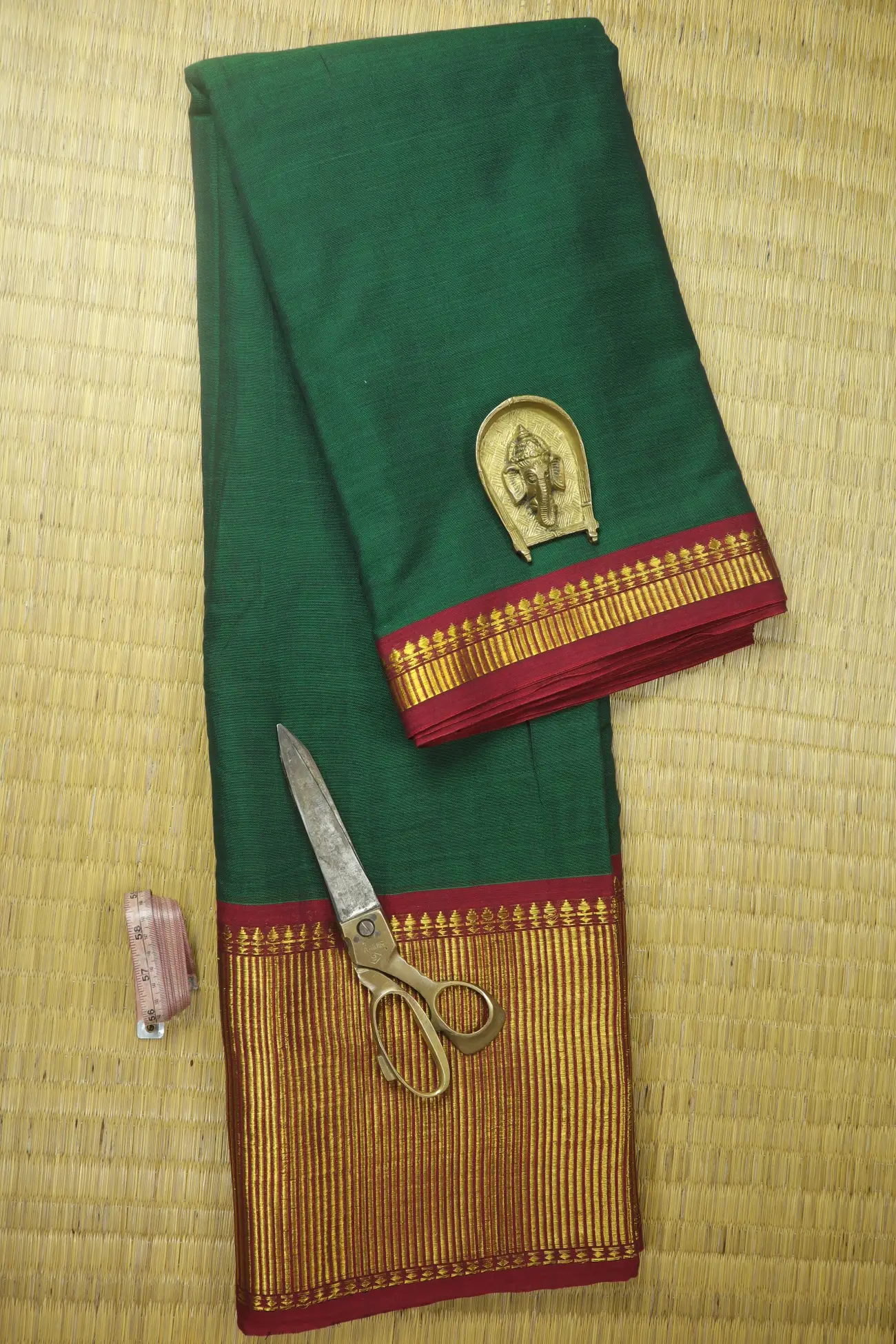 dark-green-bavanji-border-narayanpet-fabric-soft-cotton-fabric-pf000500-a