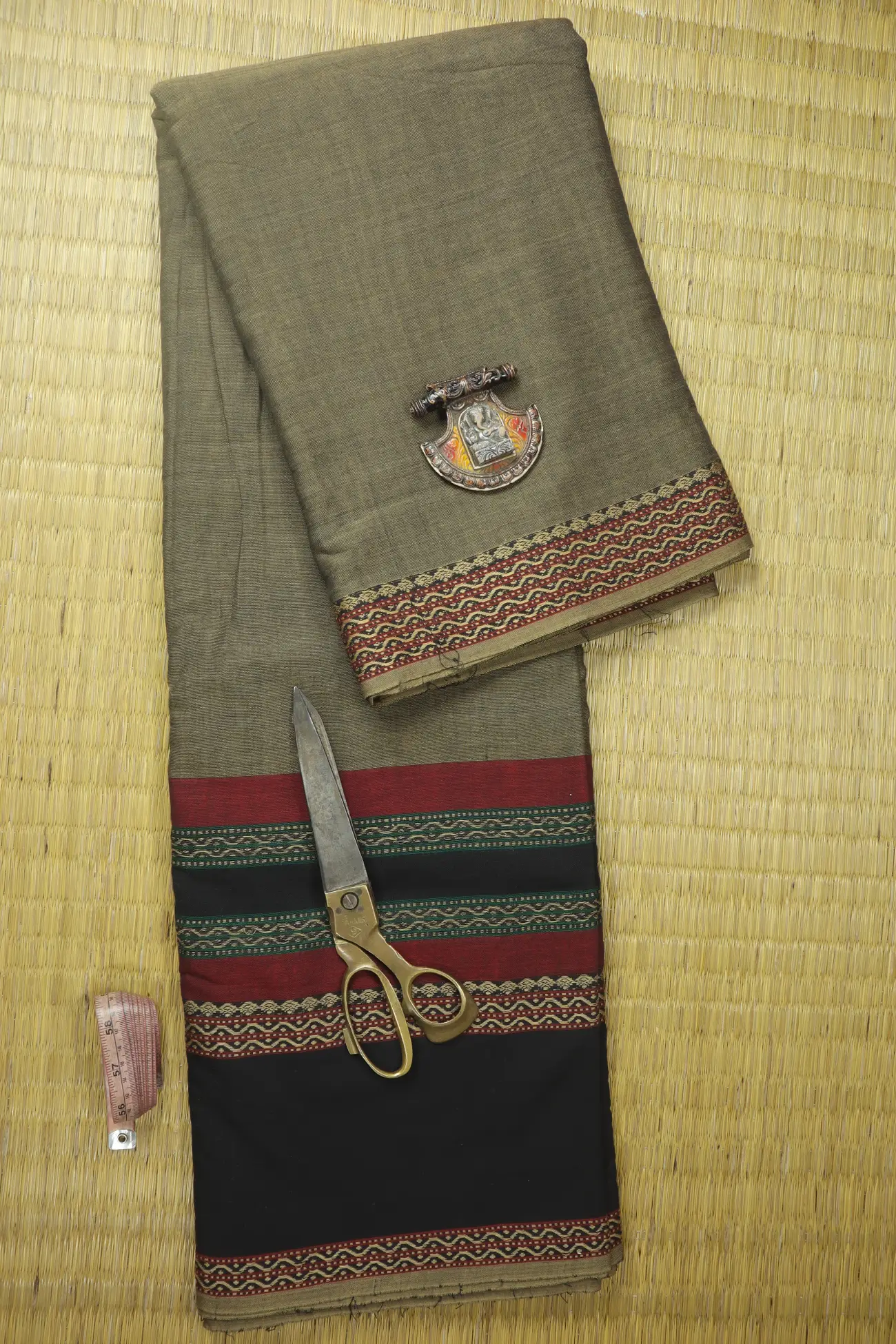 light-gray-zigzag-narayanpet-fabric-soft-cotton-fabric-pf000504-a