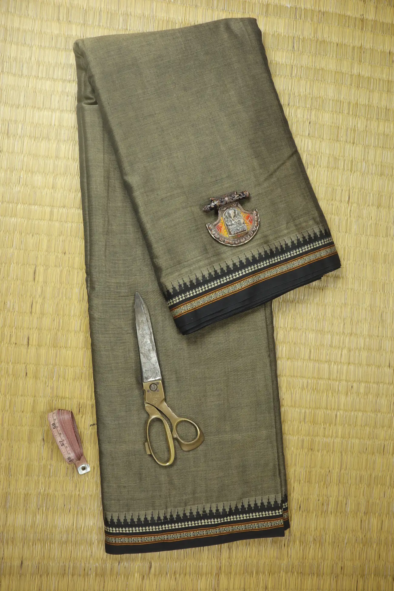 gray-temple-ruthratcham-narayanpet-fabric-soft-cotton-fabric-pf000398-a