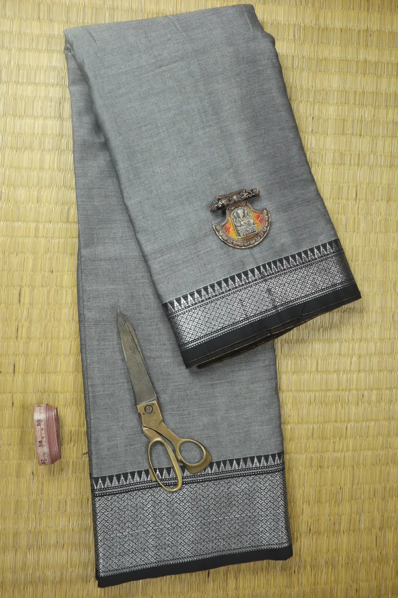gray-mayil-kan-narayanpet-fabric-soft-cotton-fabric-pf000526-a