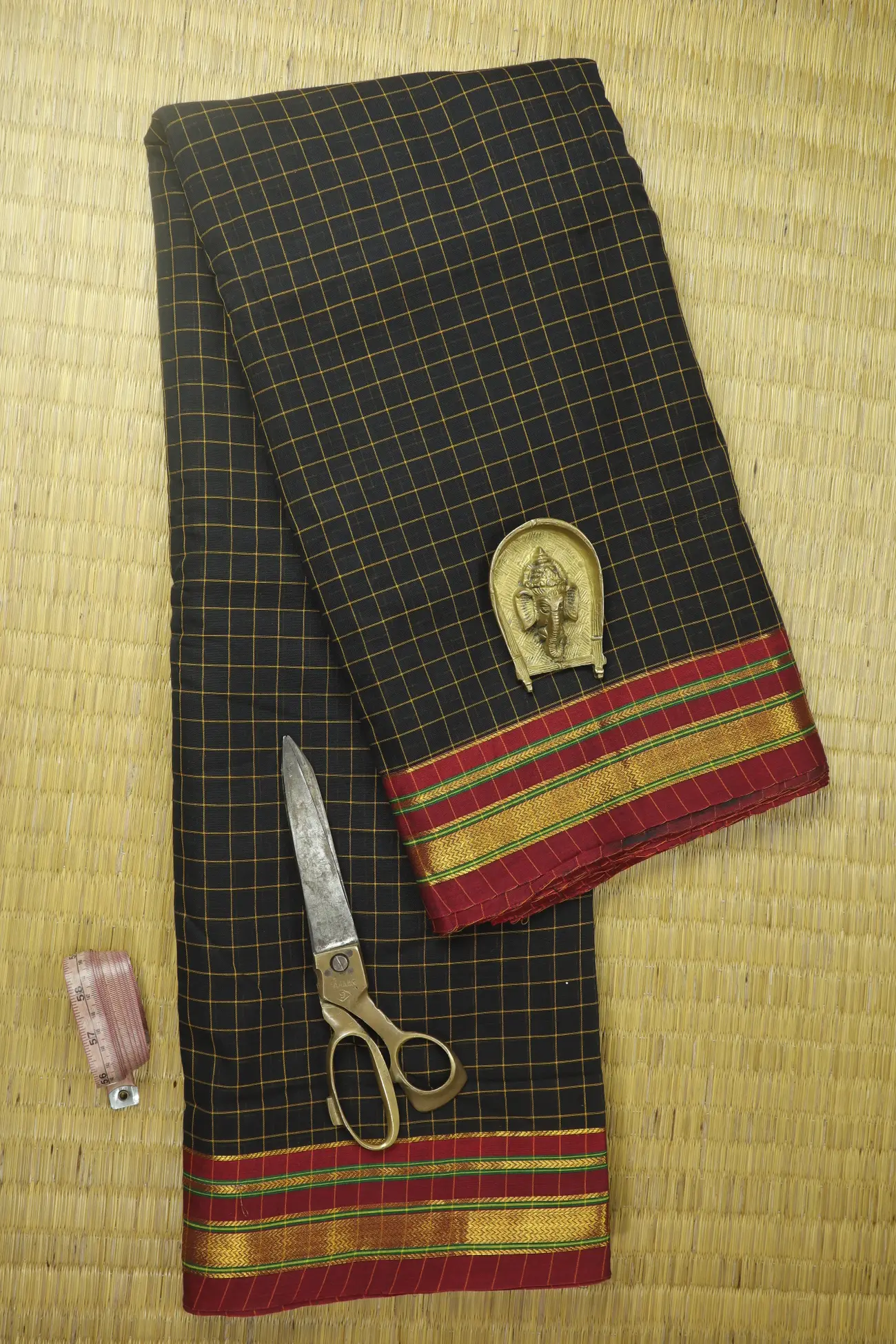 black-zigzag-narayanpet-fabric-soft-cotton-fabric-pf000531-a