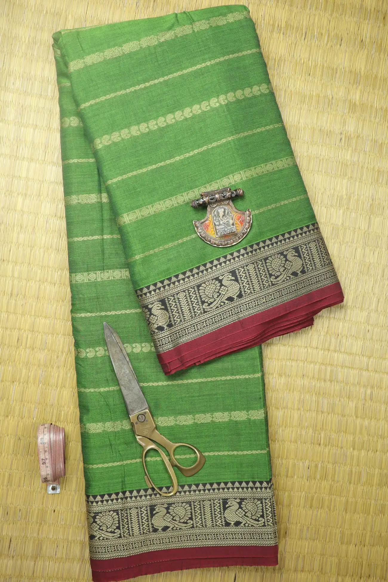 green-veldhari-peacock-narayanpet-fabric-soft-cotton-fabric-pf000541-a