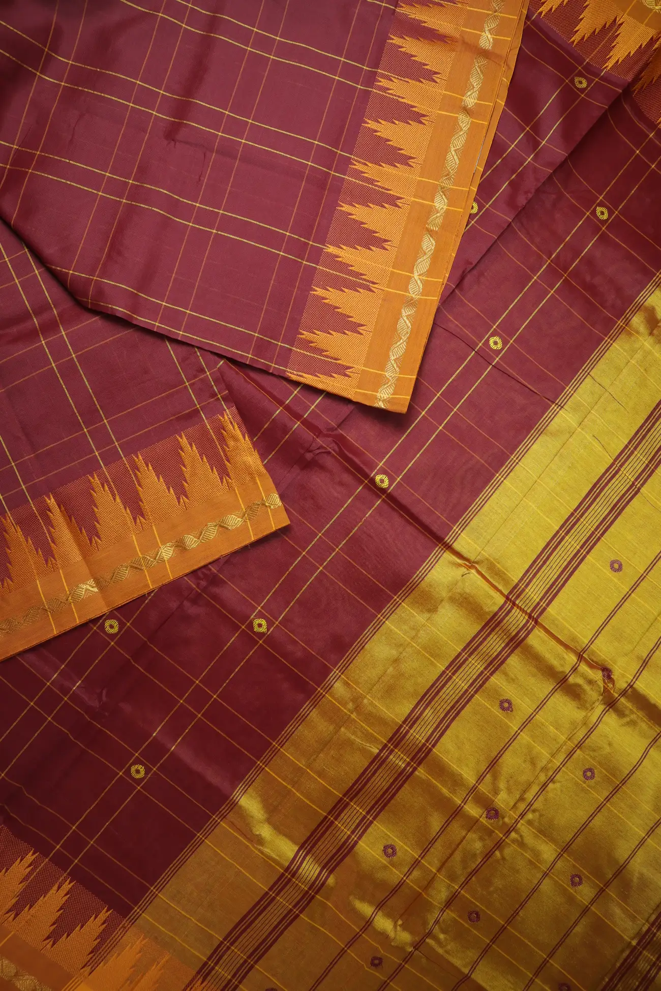 dark-magenta-temple-checked-kundavai-saree-kun000109-b