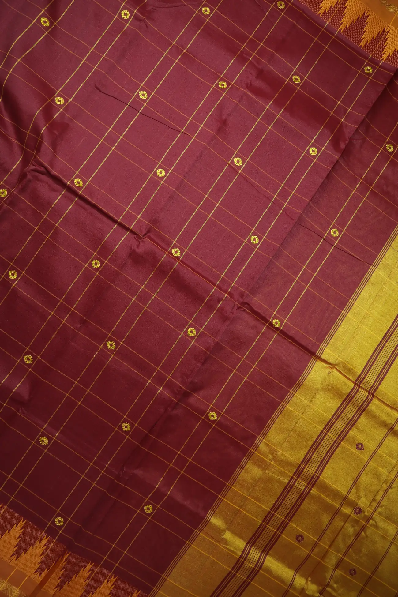 dark-magenta-temple-checked-kundavai-saree-kun000109-c
