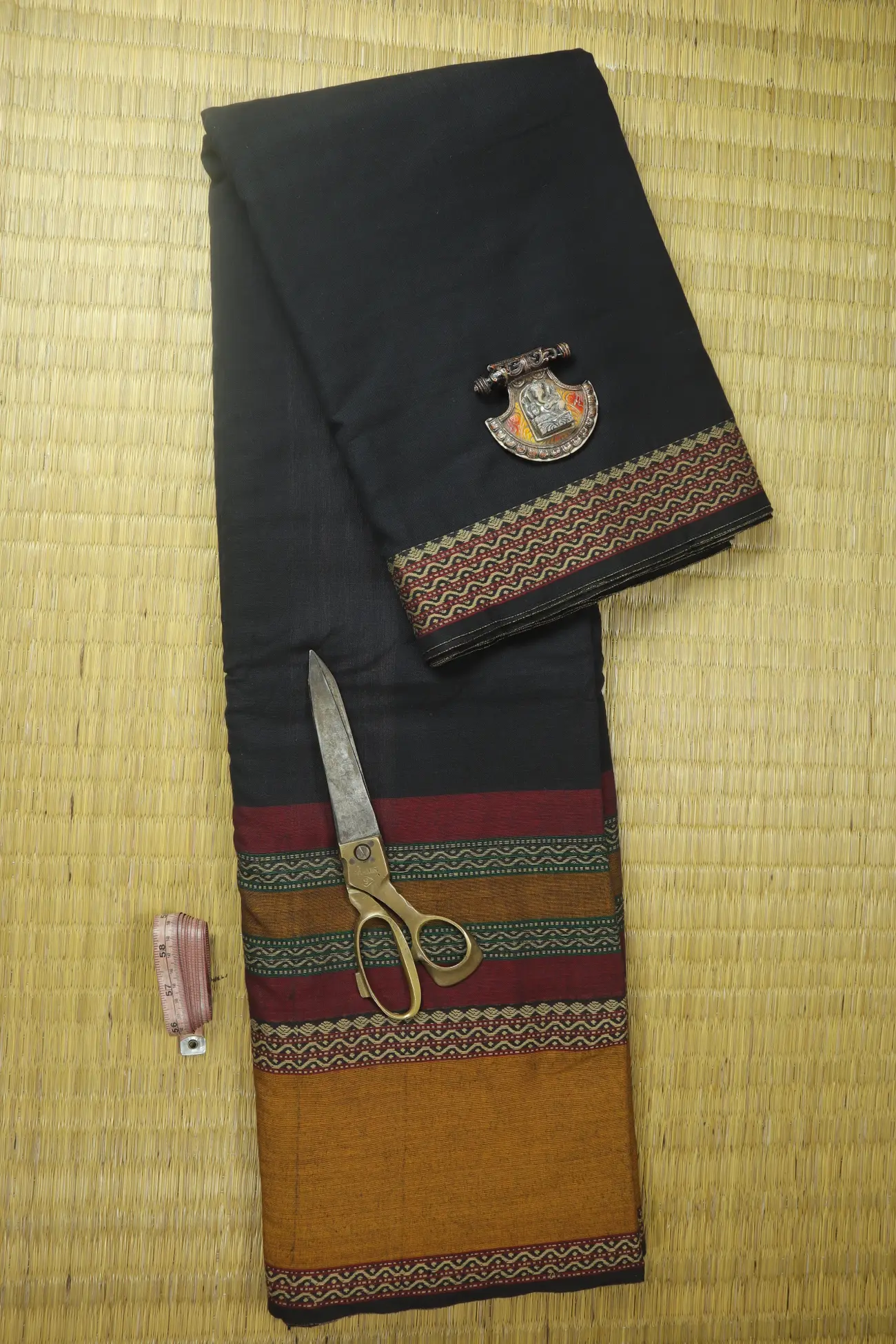 black-zigzag-narayanpet-fabric-soft-cotton-fabric-pf000556-a