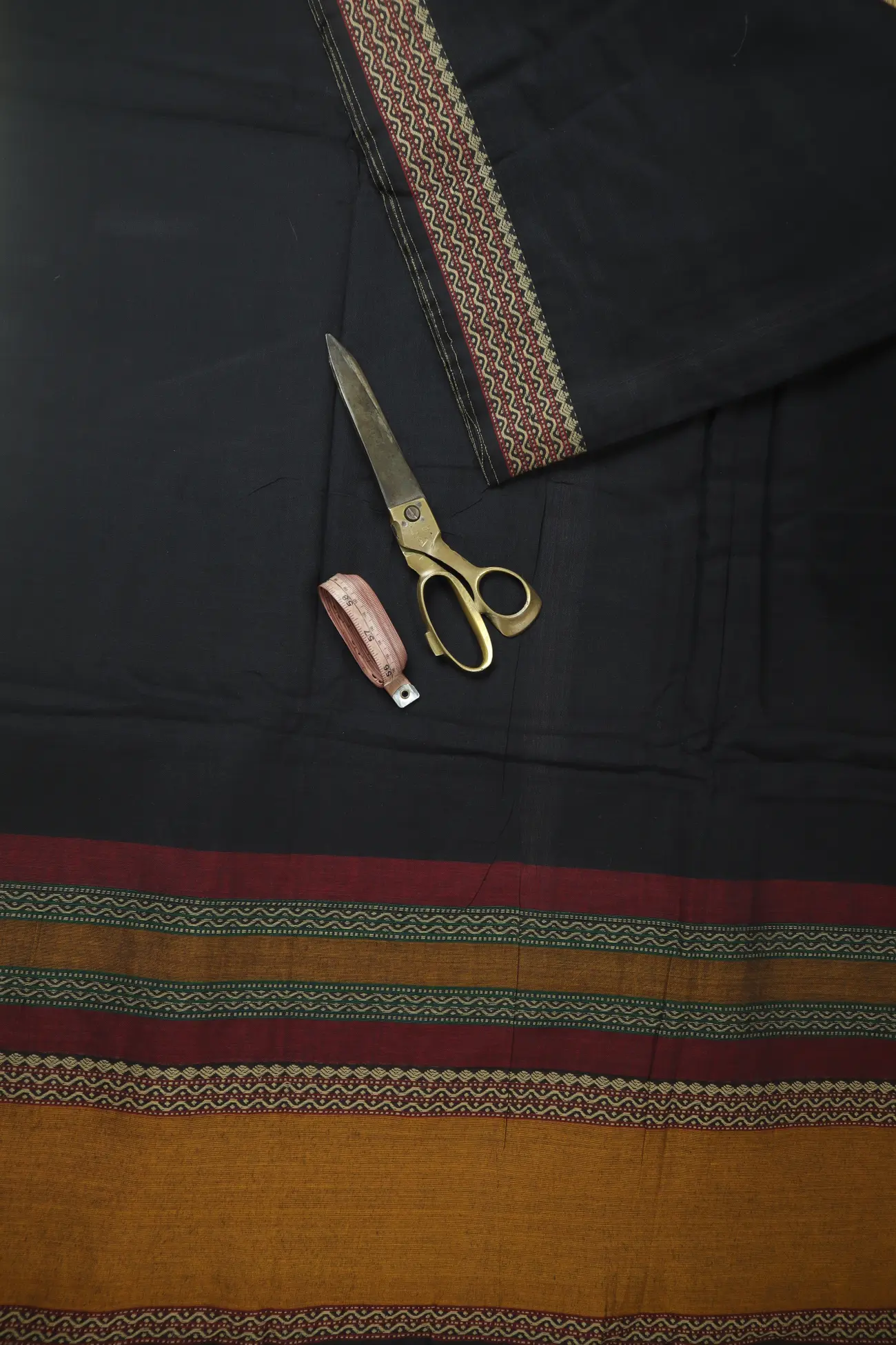 black-zigzag-narayanpet-fabric-soft-cotton-fabric-pf000556-b