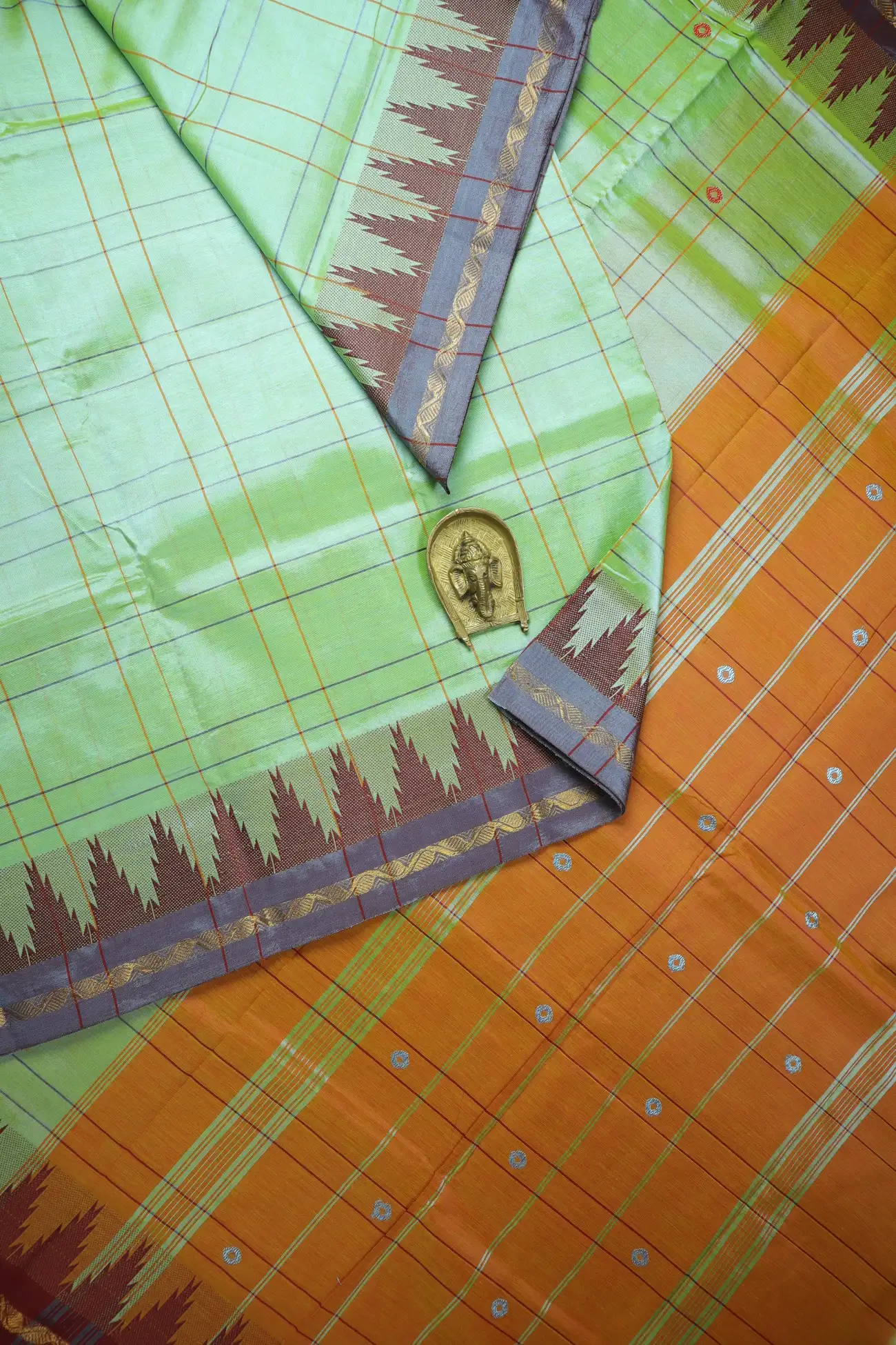light-green-temple-kundavai-saree-kun000105-a