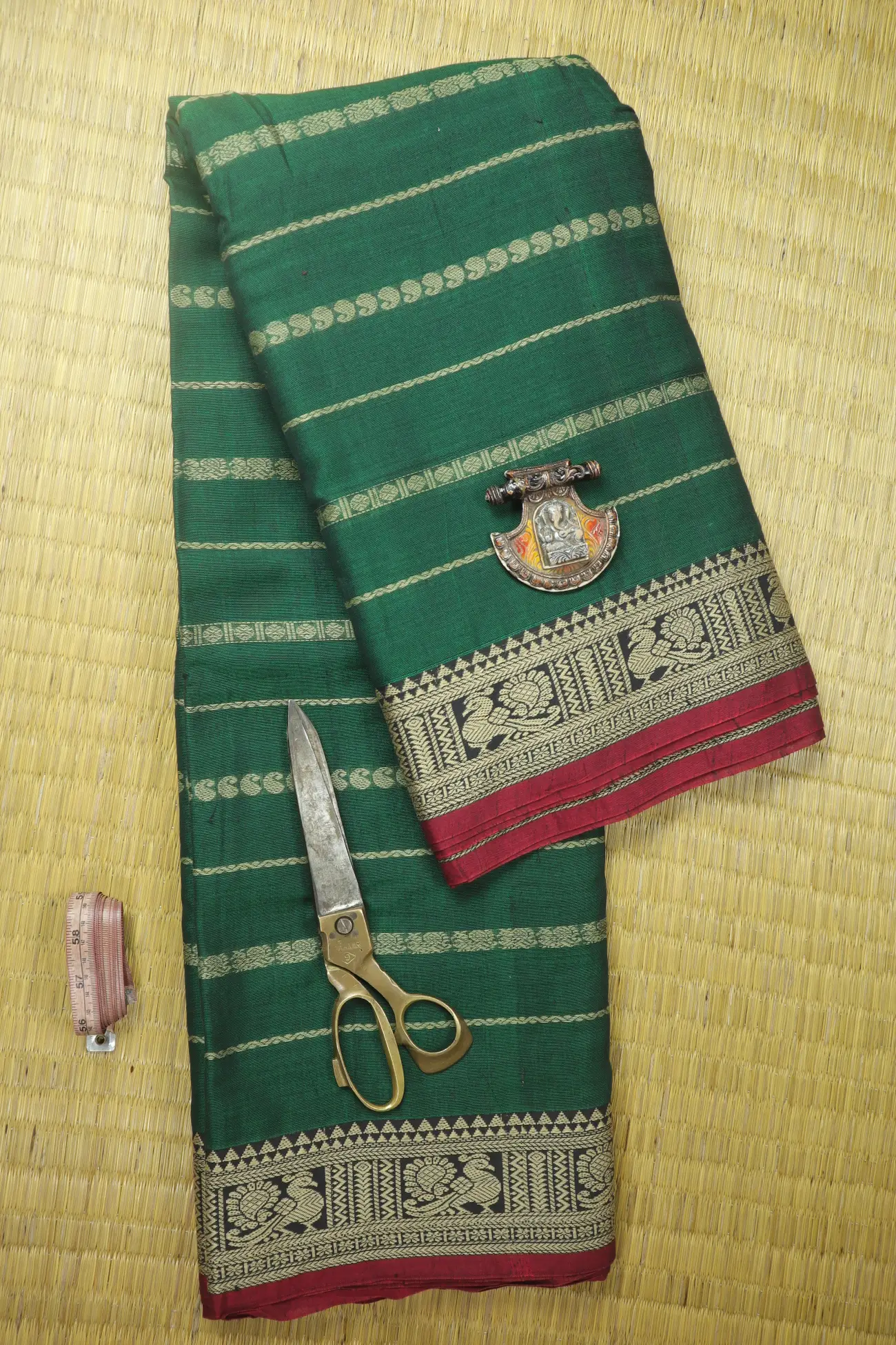 green-veldhari-peacock-narayanpet-fabric-soft-cotton-fabric-pf000563-a