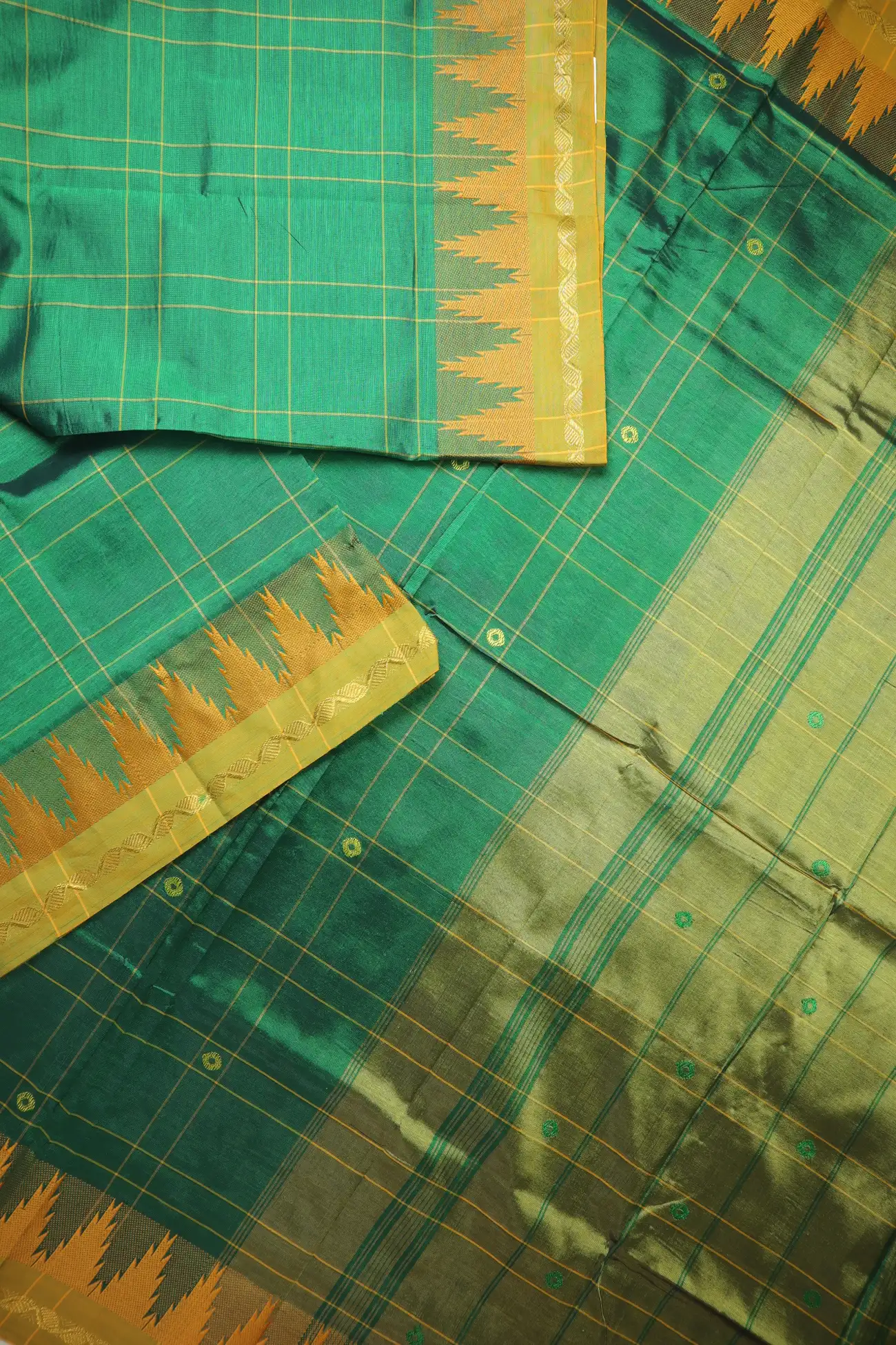 dark-green-temple-kundavai-saree-kun000119-b
