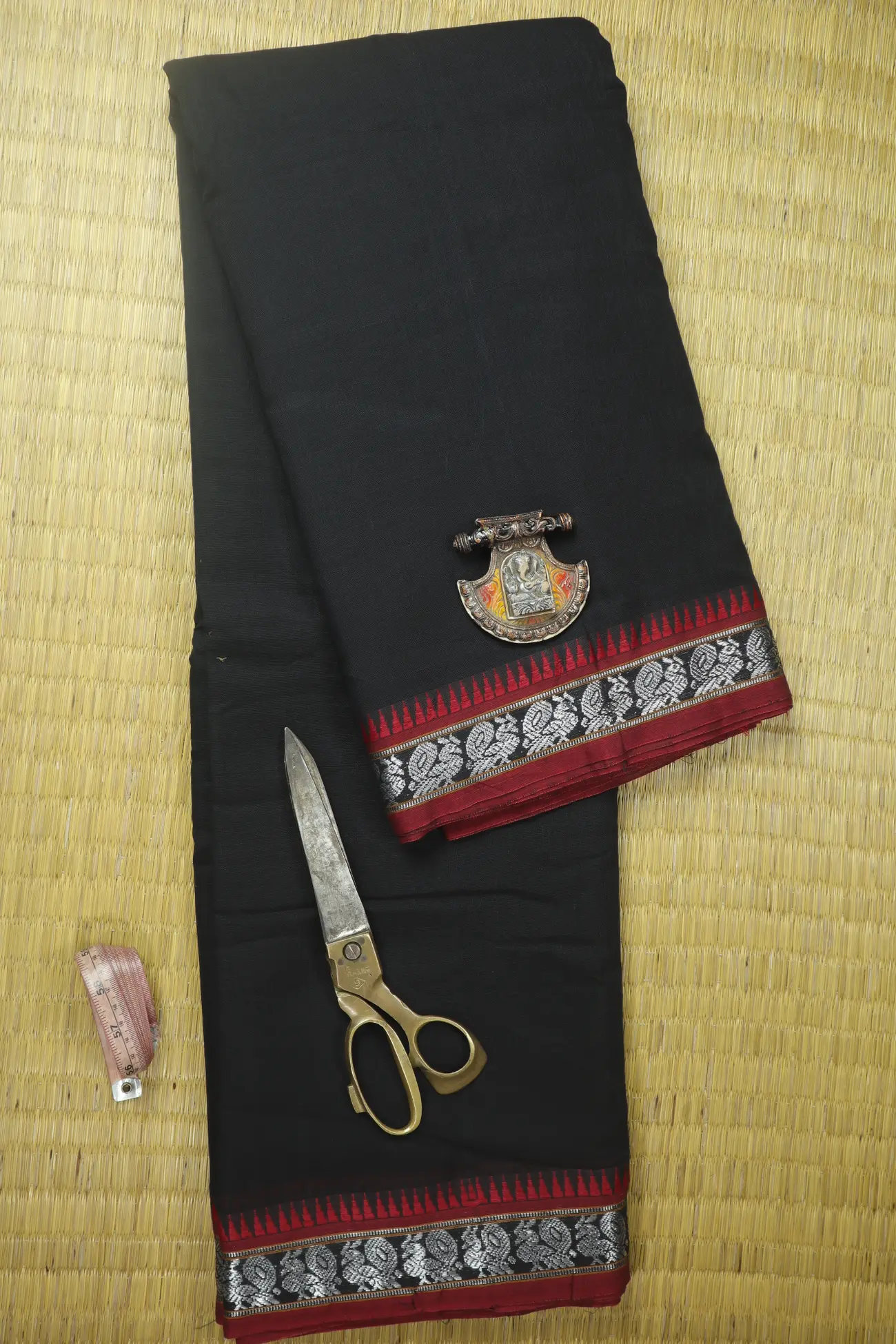 black-peacock-narayanpet-fabric-soft-cotton-fabric-pf000565-a