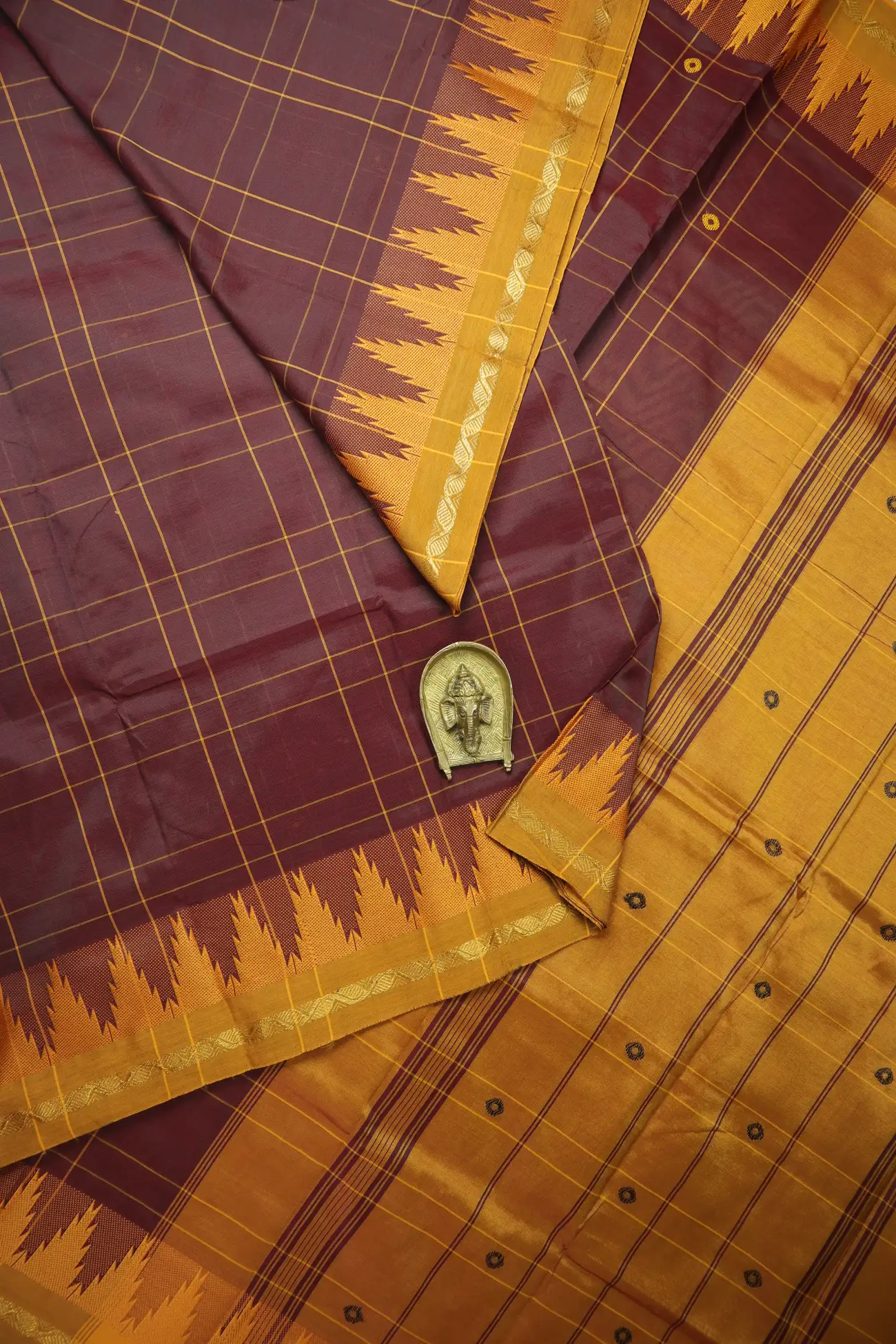 dark-maroon-temple-kundavai-saree-kun000120-a