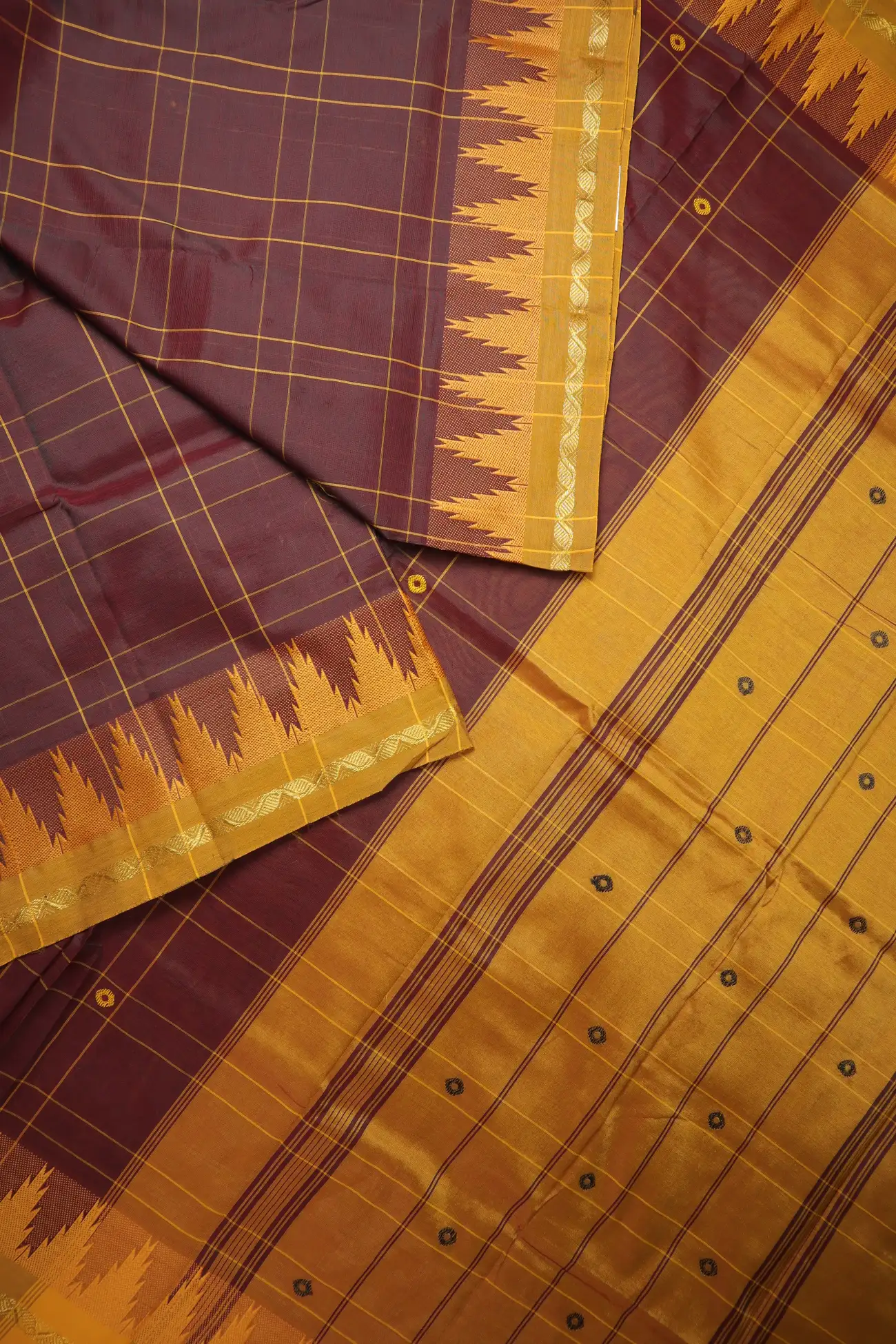 dark-maroon-temple-kundavai-saree-kun000120-b
