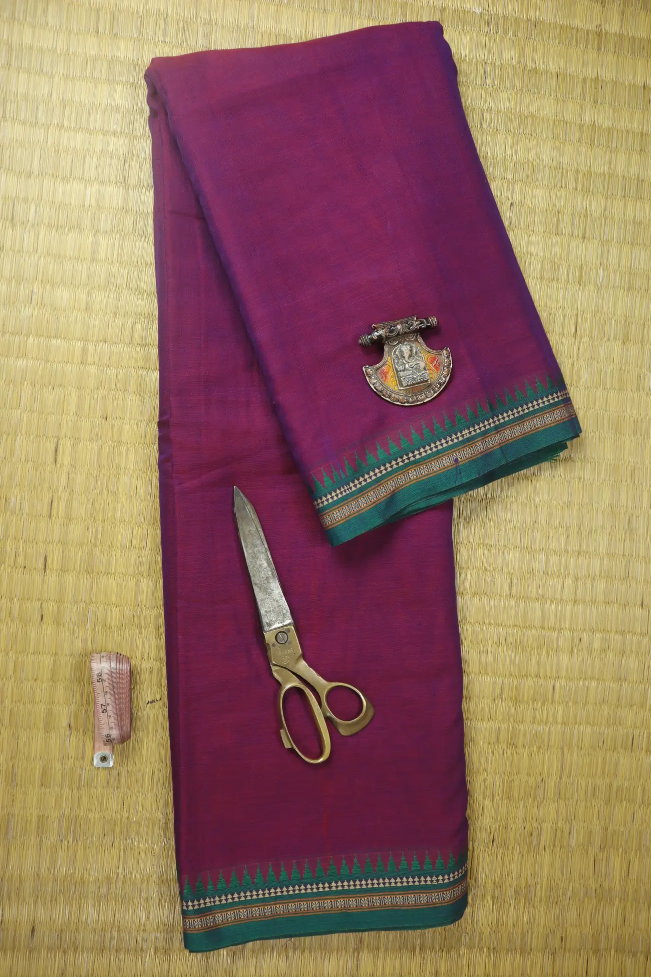 magenta-temple-ruthratcham-narayanpet-fabric-soft-cotton-fabric-pf000568-a