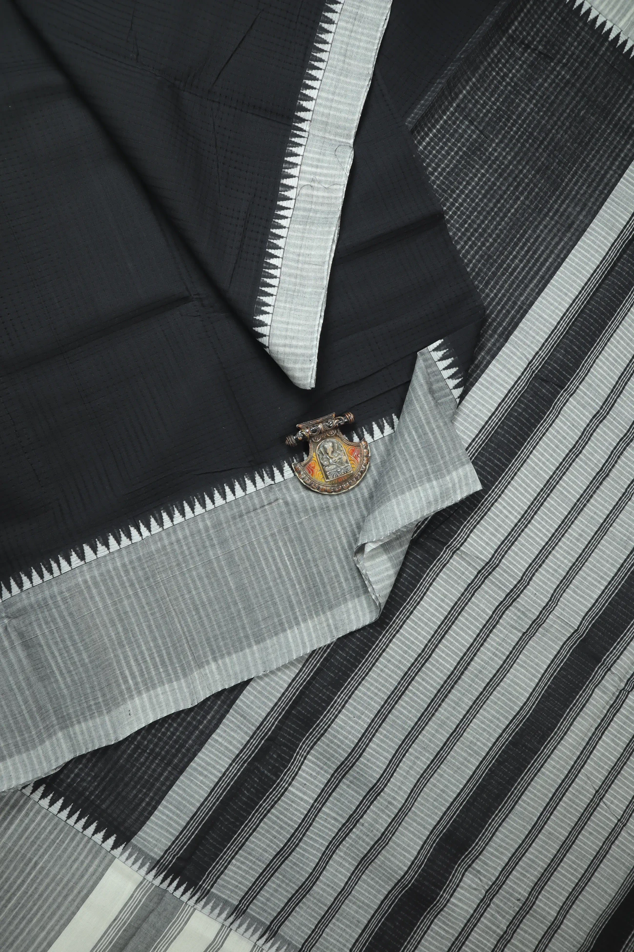 black-missing-checks-temple-mangalagiri-saree-ml002975-a
