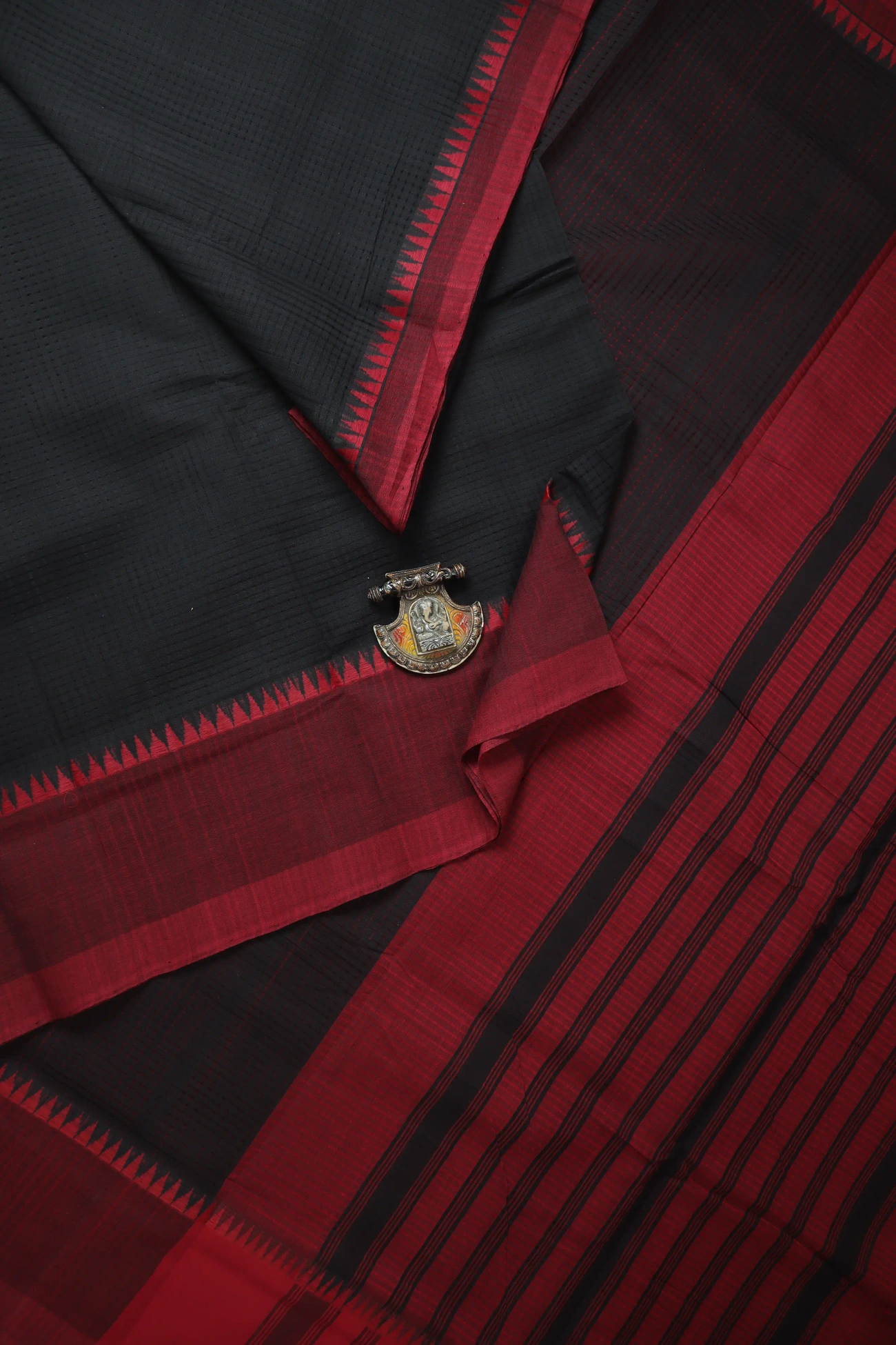 black-missing-checks-temple-mangalagiri-saree-ml002968-a
