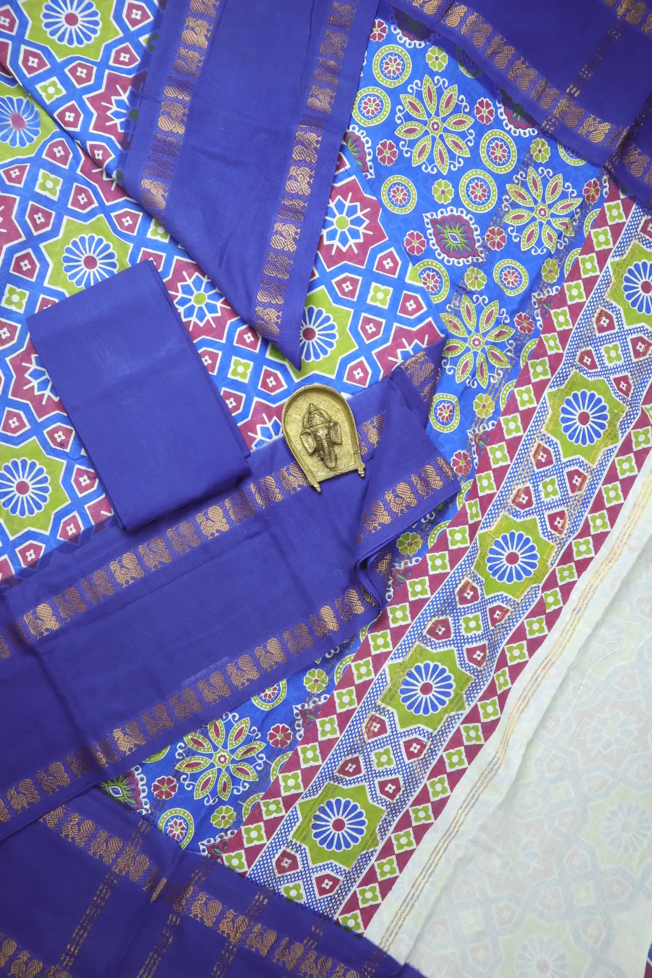 blue-flower-rettai-pettu-madurai-sungudi-saree-ss006606-a
