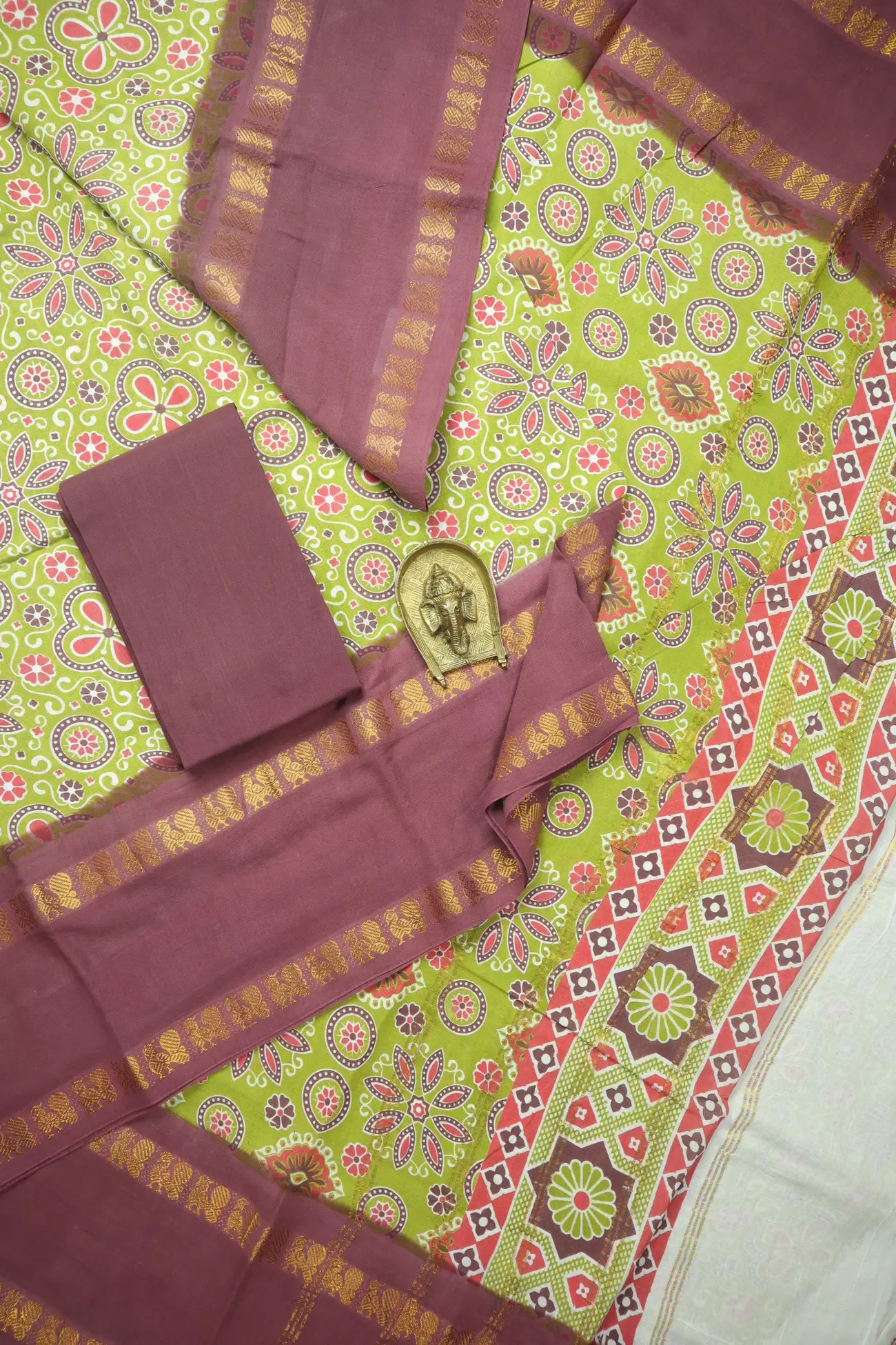 light-green-flower-rettai-pettu-madurai-sungudi-saree-ss006598-a