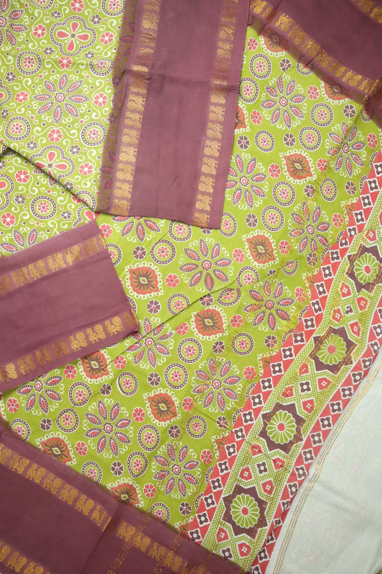 light-green-flower-rettai-pettu-madurai-sungudi-saree-ss006598-b
