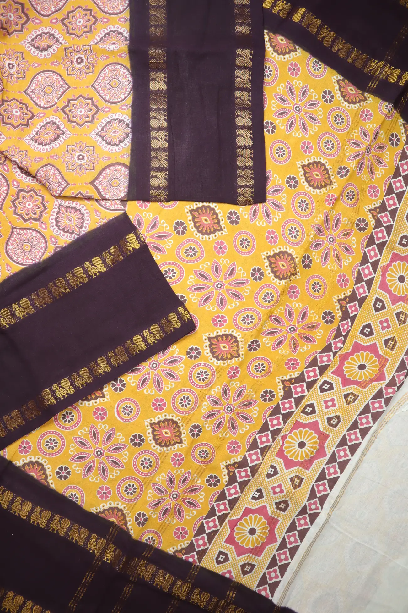 mustard-flower-rettai-pettu-peacock-madurai-sungudi-saree-ss006605-b