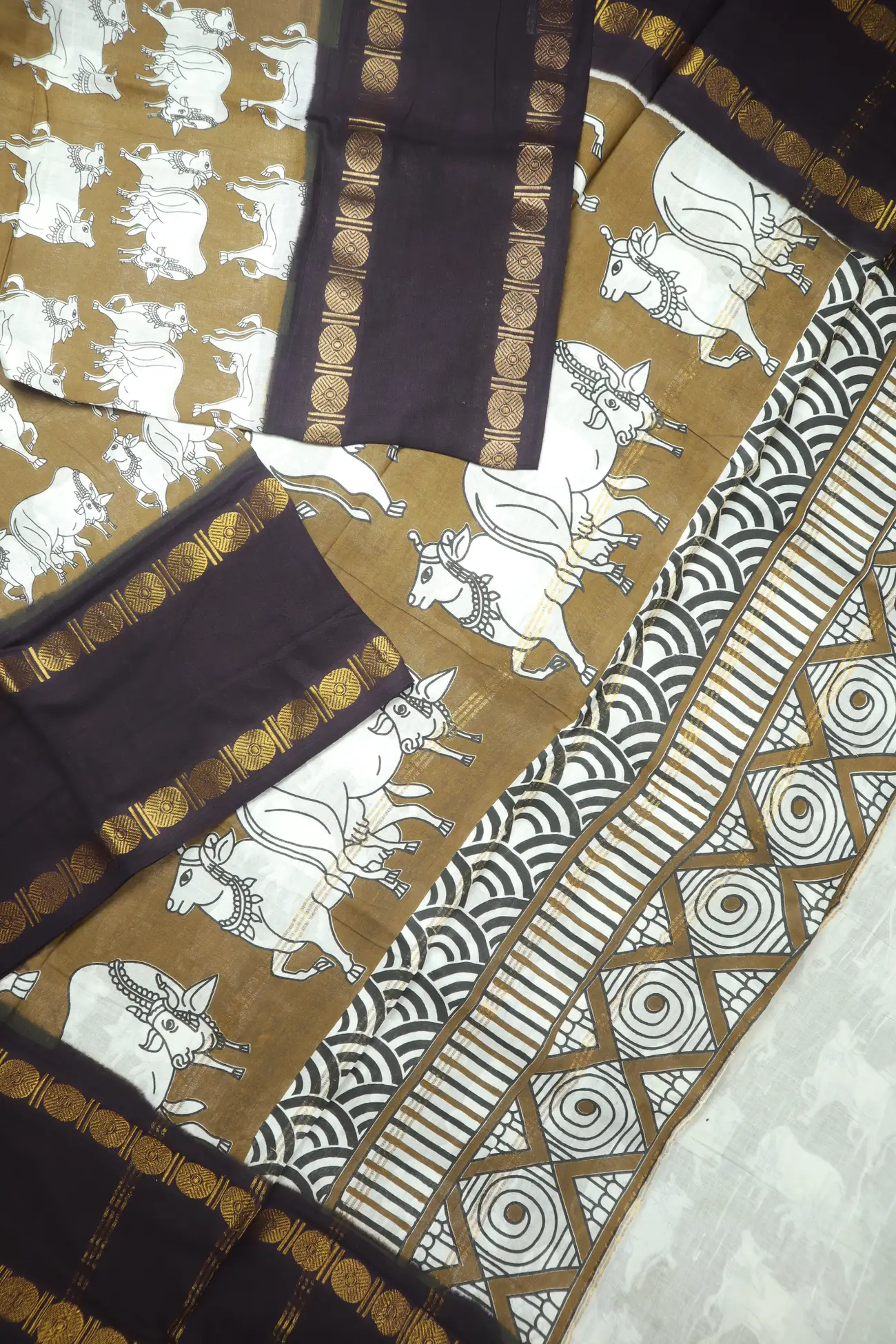 brown-pichwai-madurai-sungudi-saree-ss006596-b