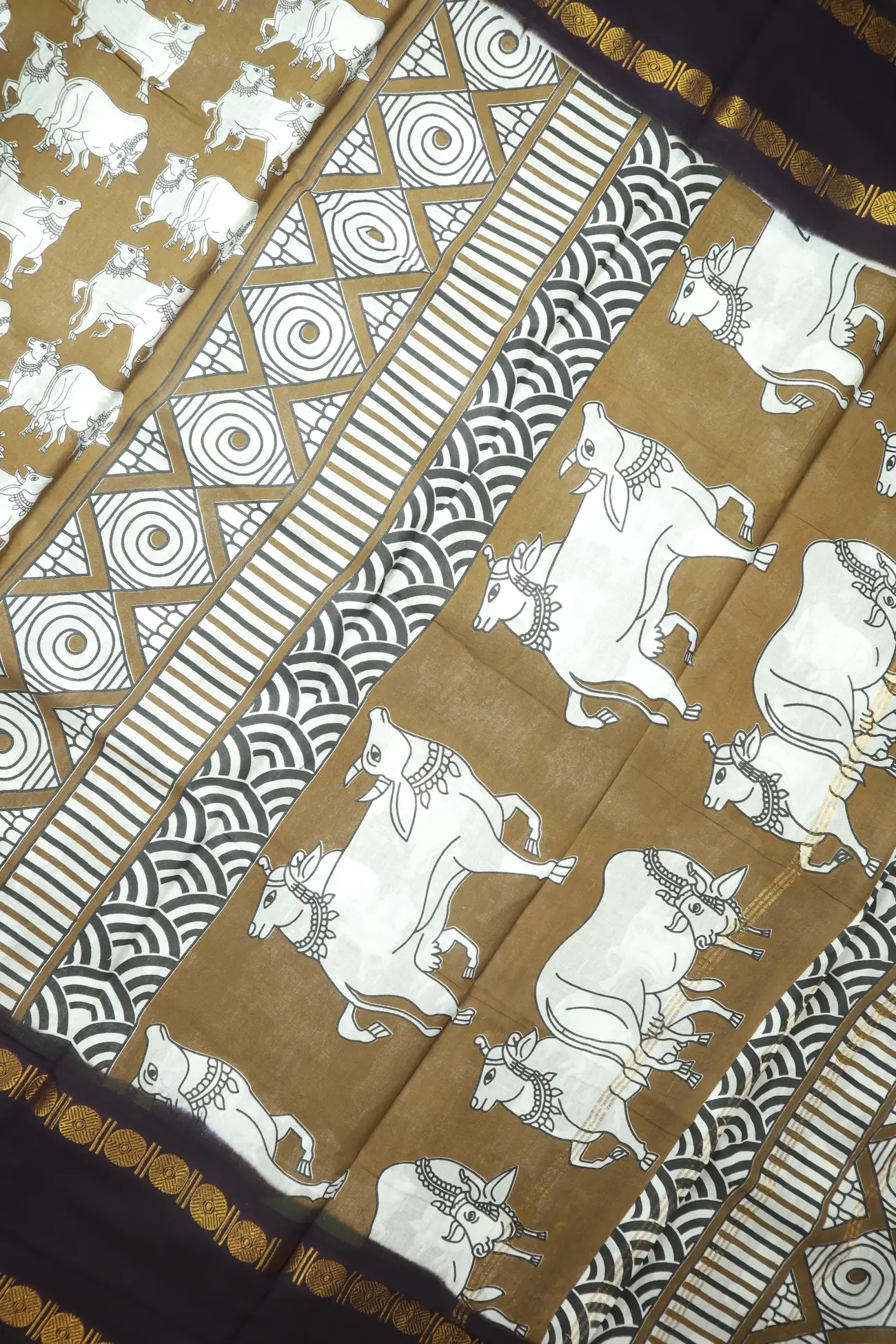 brown-pichwai-madurai-sungudi-saree-ss006596-c