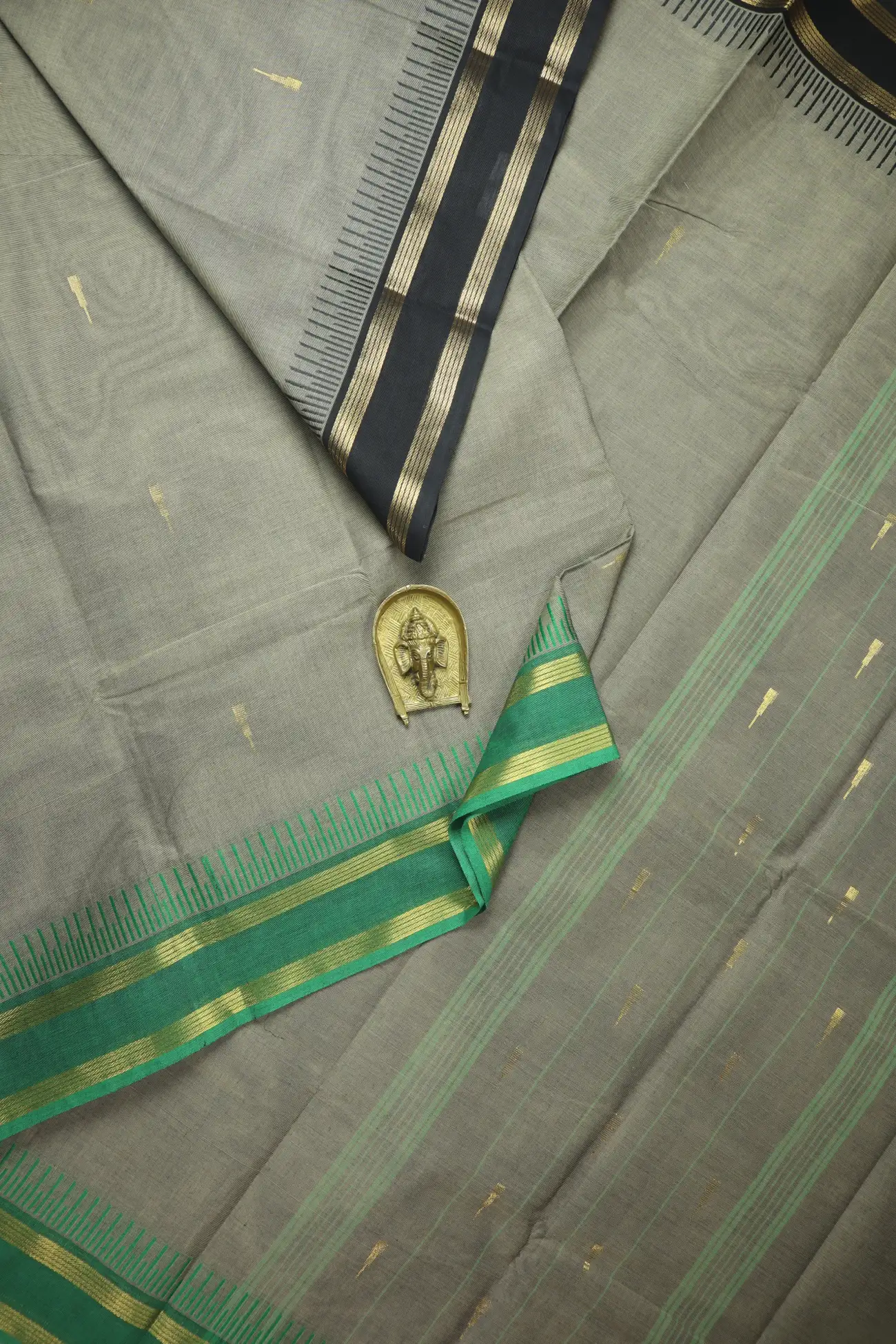 dim-gray-rain-drops-mallimokku-grand-chettinad-saree-gc002846-a
