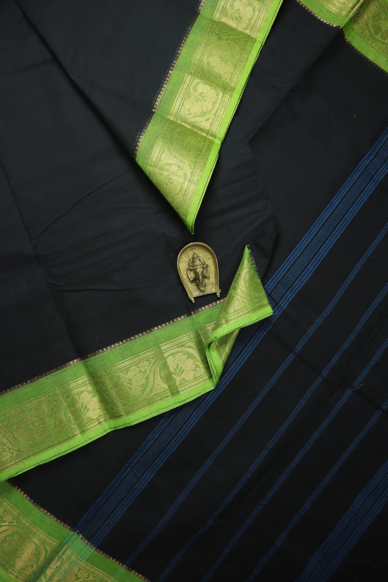 black-flower-grand-chettinad-saree-gc000692-a