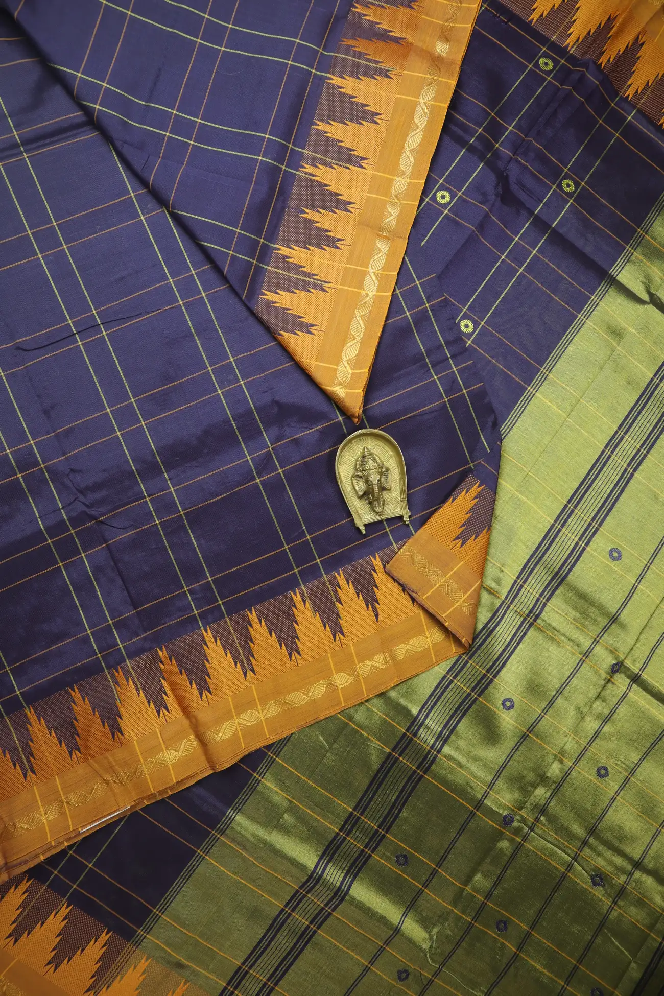 navy-temple-kundavai-saree-kun000099-a