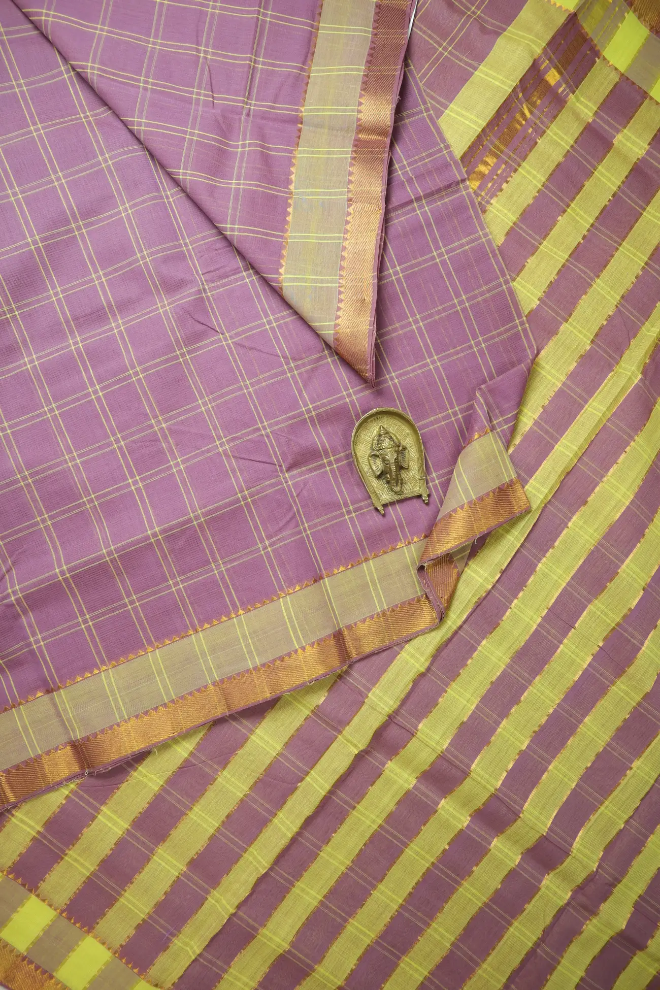 plum-bavanji-border-checked-mangalagiri-saree-ml002963-a