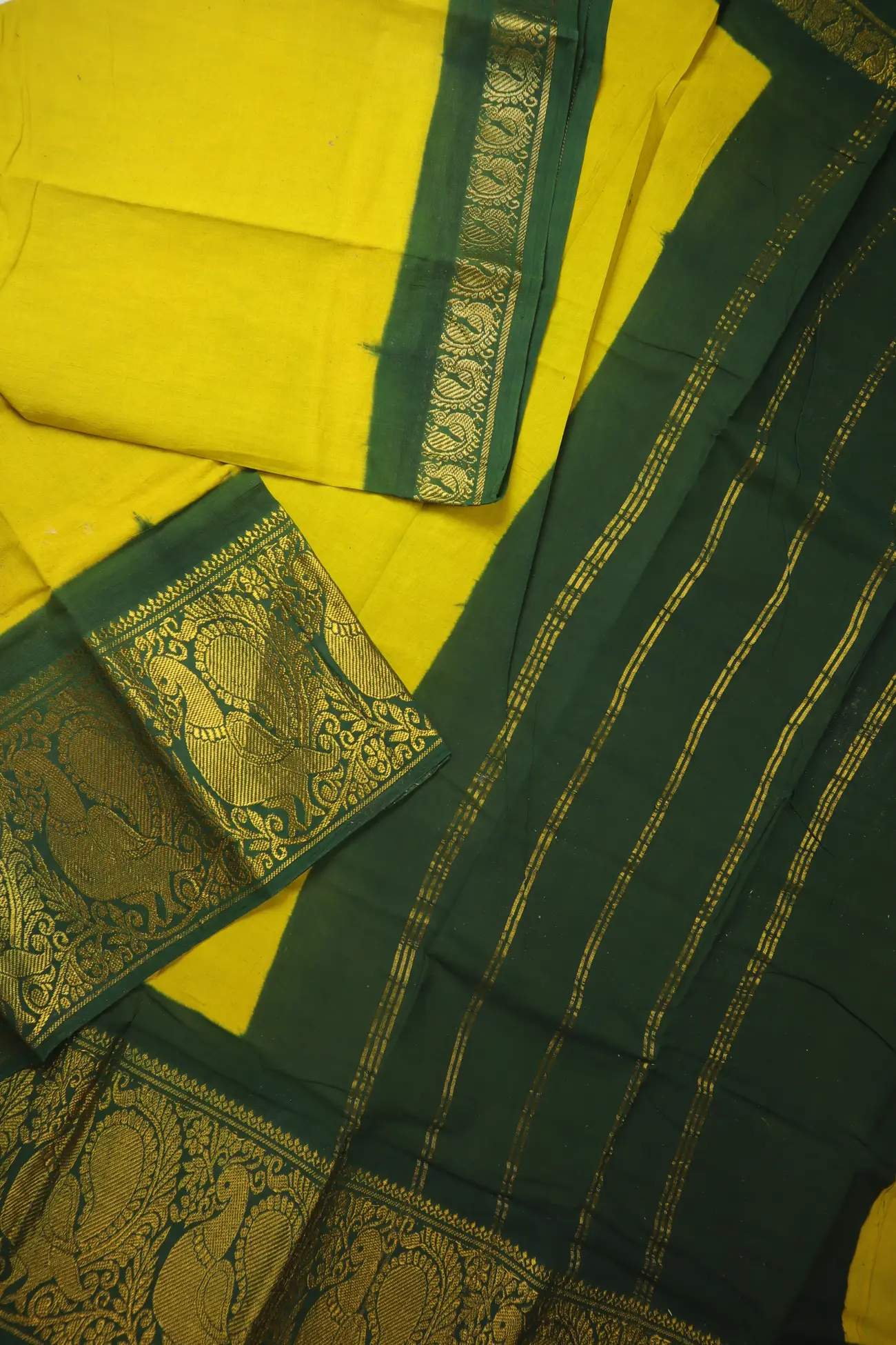 gold-peacock-madurai-sungudi-saree-ss006591-b