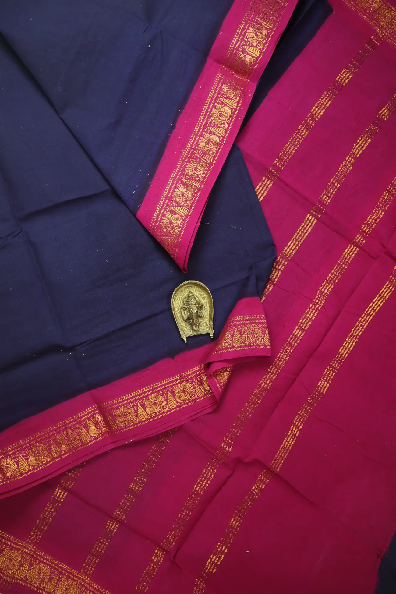 navy-peacock-madurai-sungudi-saree-ss006552-a