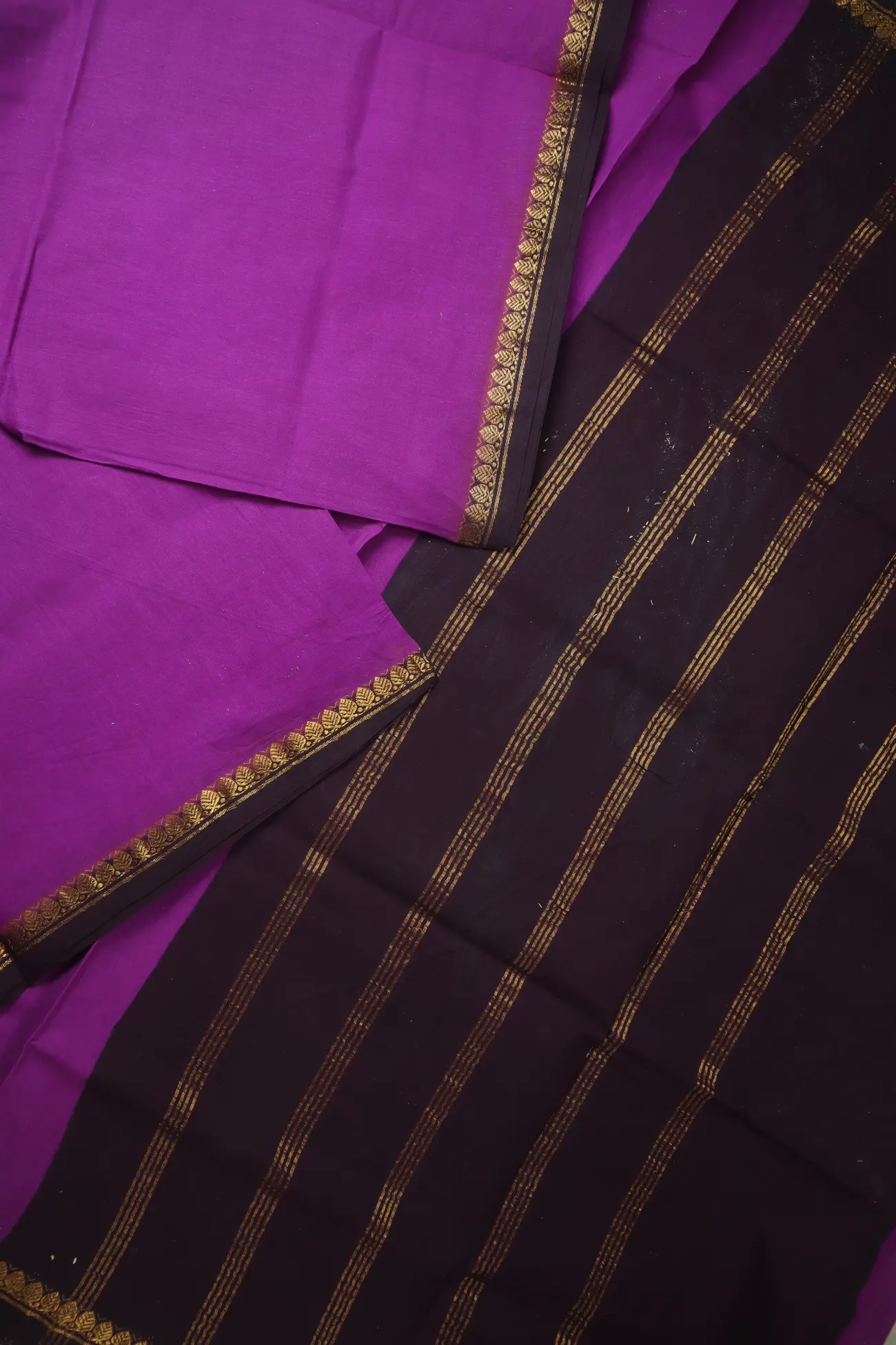 purple-arumbu-madurai-sungudi-saree-ss006548-b