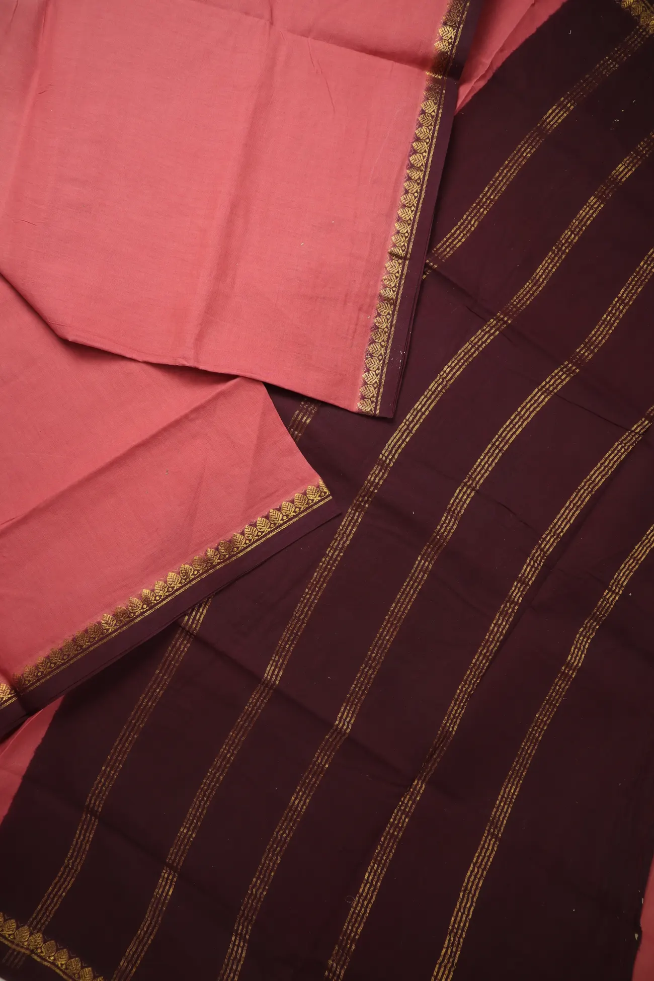 light-coral-arumbu-madurai-sungudi-saree-ss006547-b