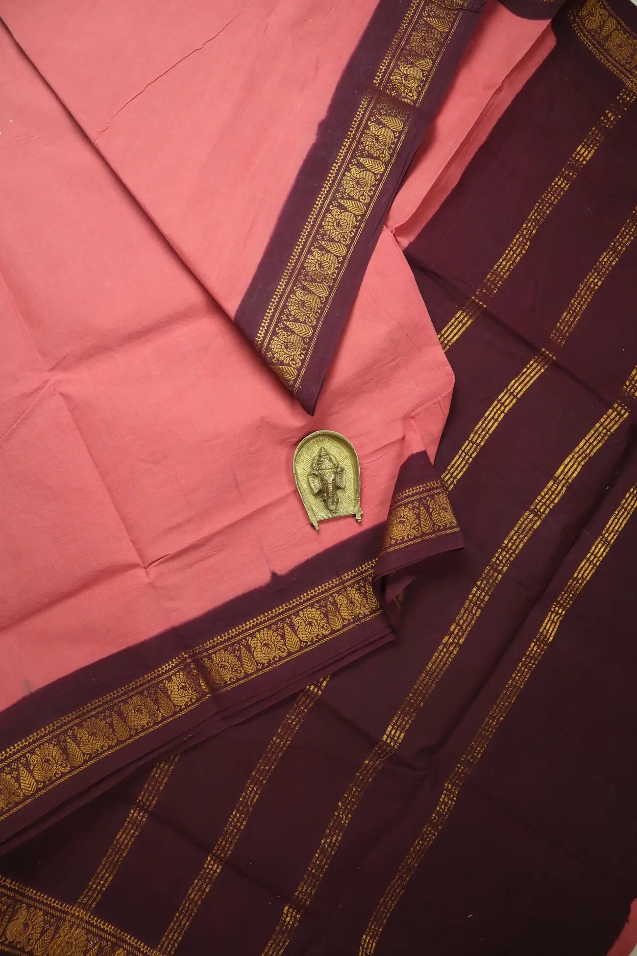 light-coral-arumbu-peacock-madurai-sungudi-saree-ss006549-a