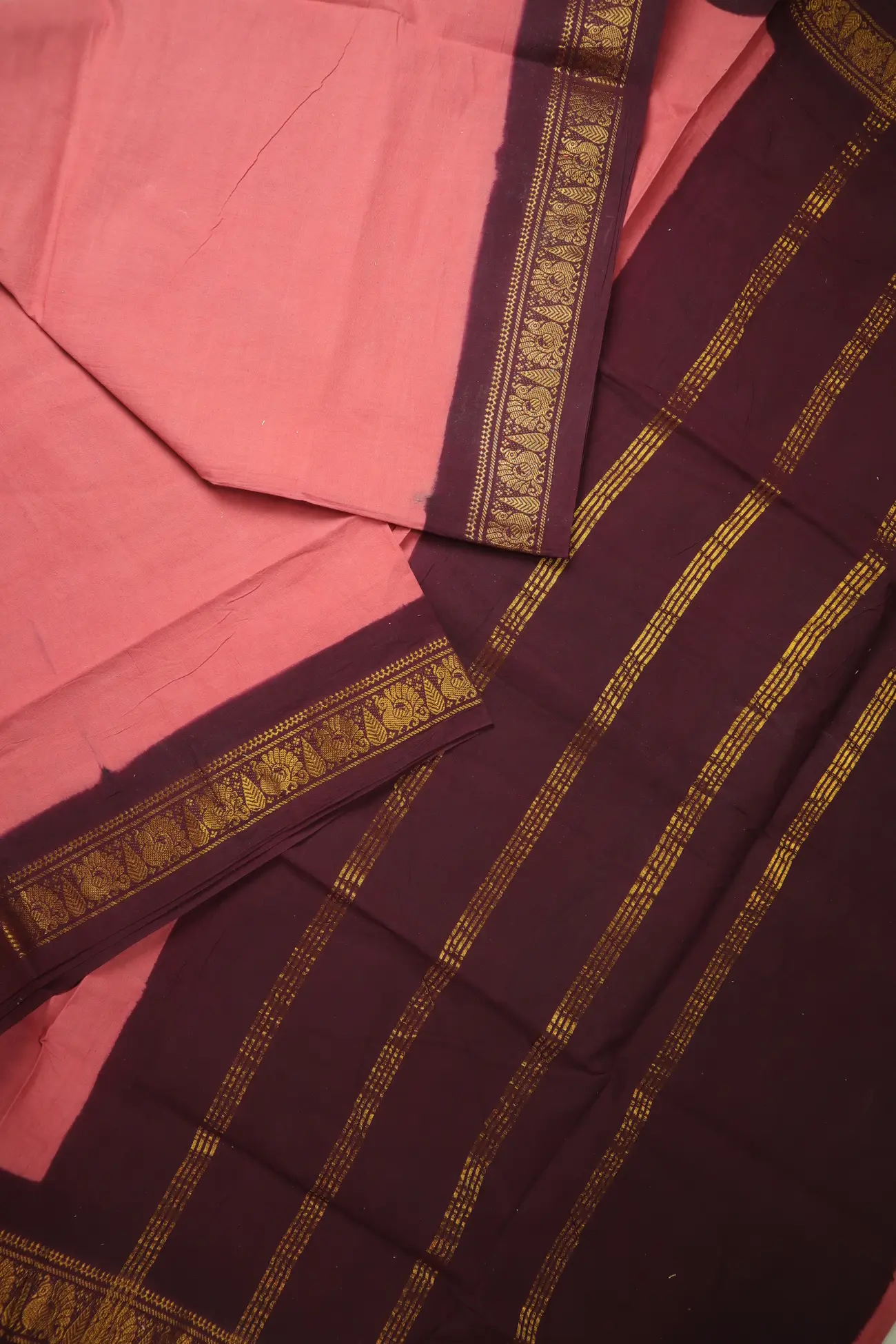 light-coral-arumbu-peacock-madurai-sungudi-saree-ss006549-b