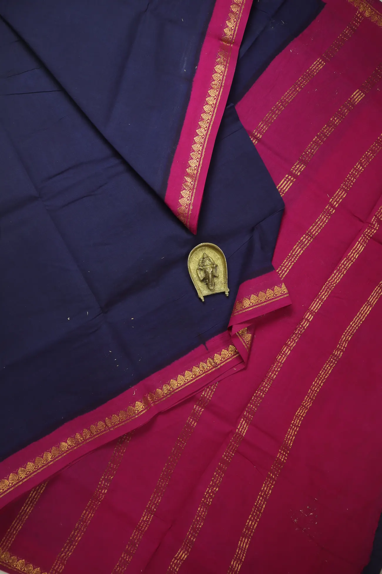 navy-arumbu-madurai-sungudi-saree-ss006544-a