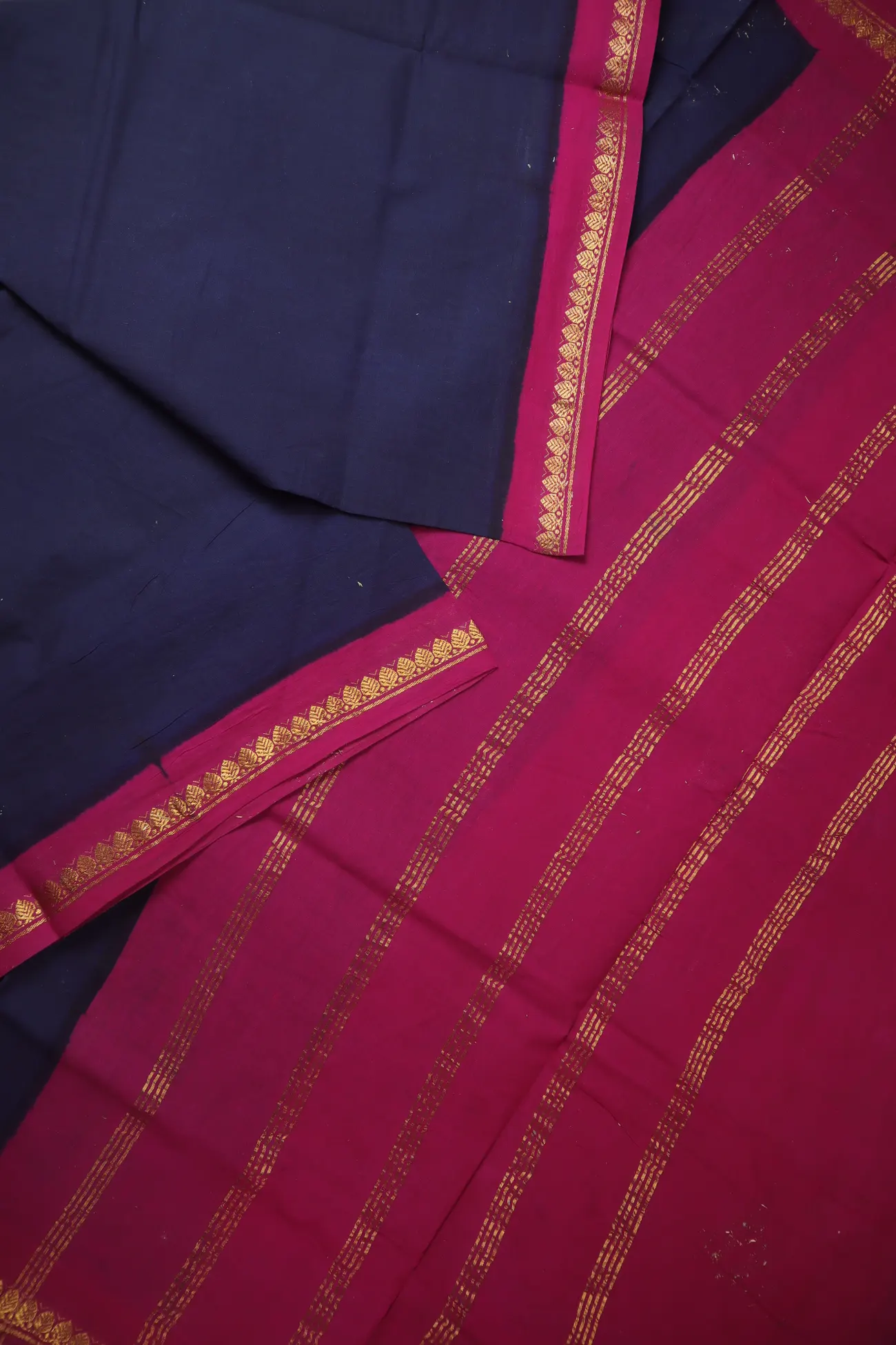 navy-arumbu-madurai-sungudi-saree-ss006544-b