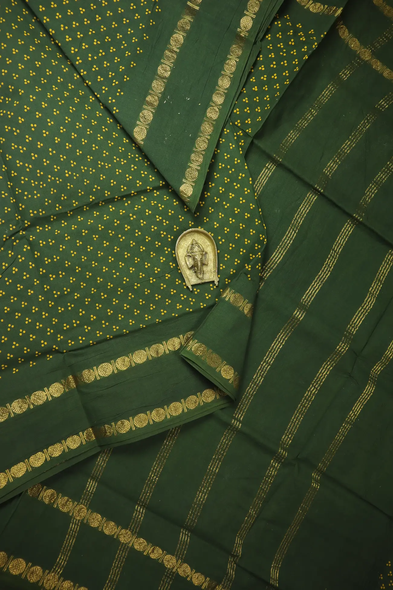 dark-green-dots-rettai-pettu-madurai-sungudi-saree-ss006568-a