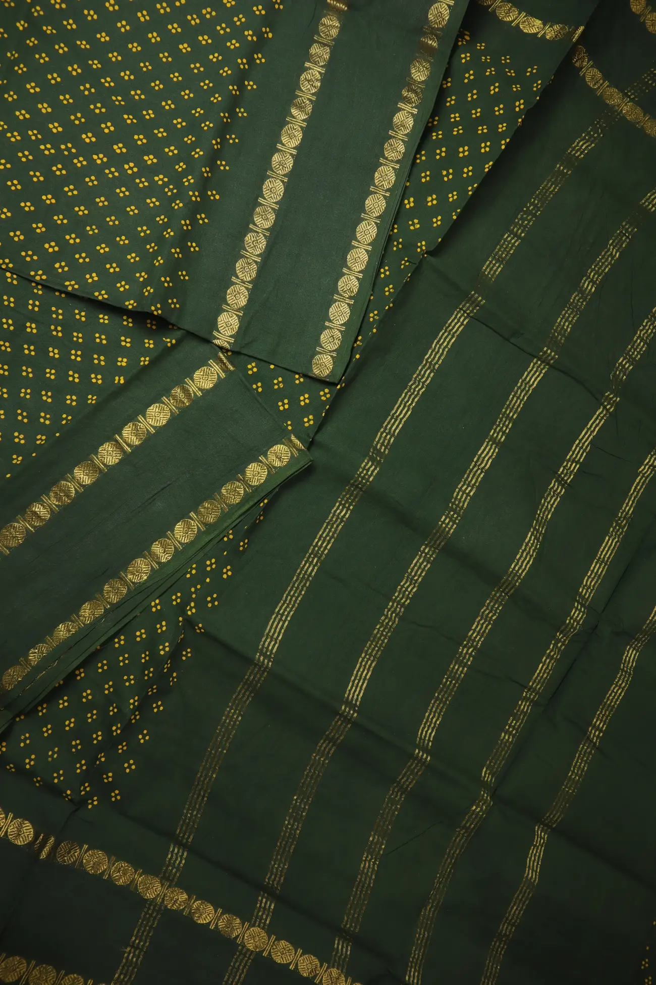 dark-green-rettai-pettu-dots-madurai-sungudi-saree-ss006570-b