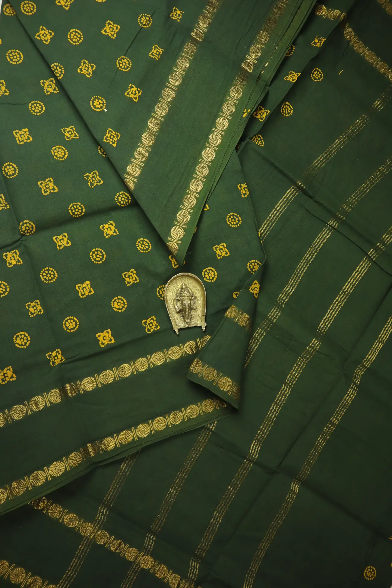 dark-green-dots-rettai-pettu-madurai-sungudi-saree-ss006569-a