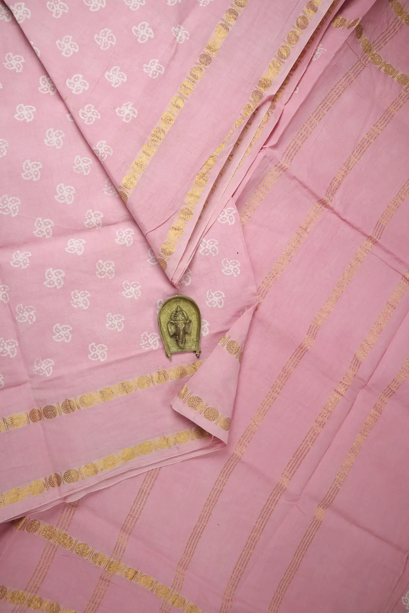 pink-rettai-pettu-dots-ruthratcham-madurai-sungudi-saree-ss006558-a