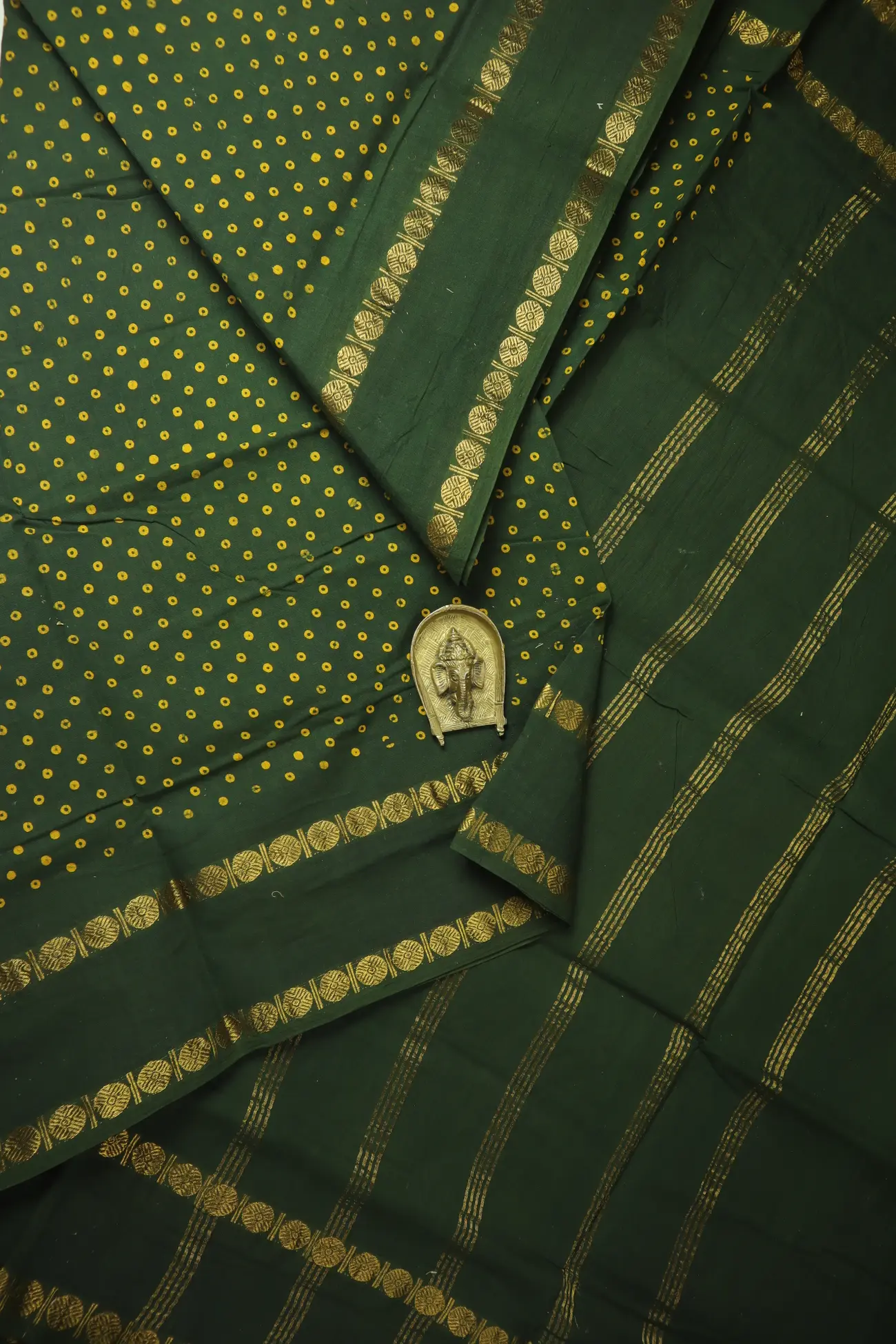 dark-green-rettai-pettu-ruthratcham-dots-madurai-sungudi-saree-ss006573-a